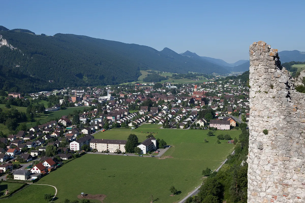 Photo showing: Ausblick von der Ruine Neu-Falkenstein nach Balsthal