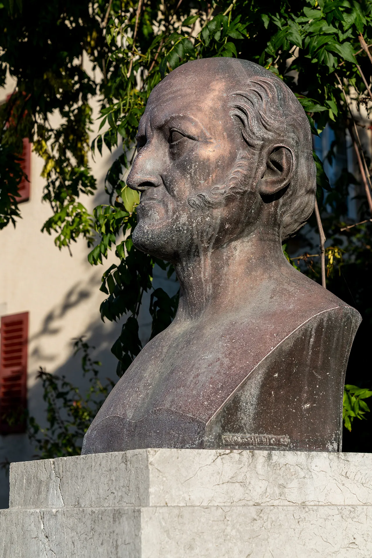 Photo showing: Denkmal an den Pfarrer, Politiker und Mäzen Charles-Ferdinand Morel in Corgémont (BE)