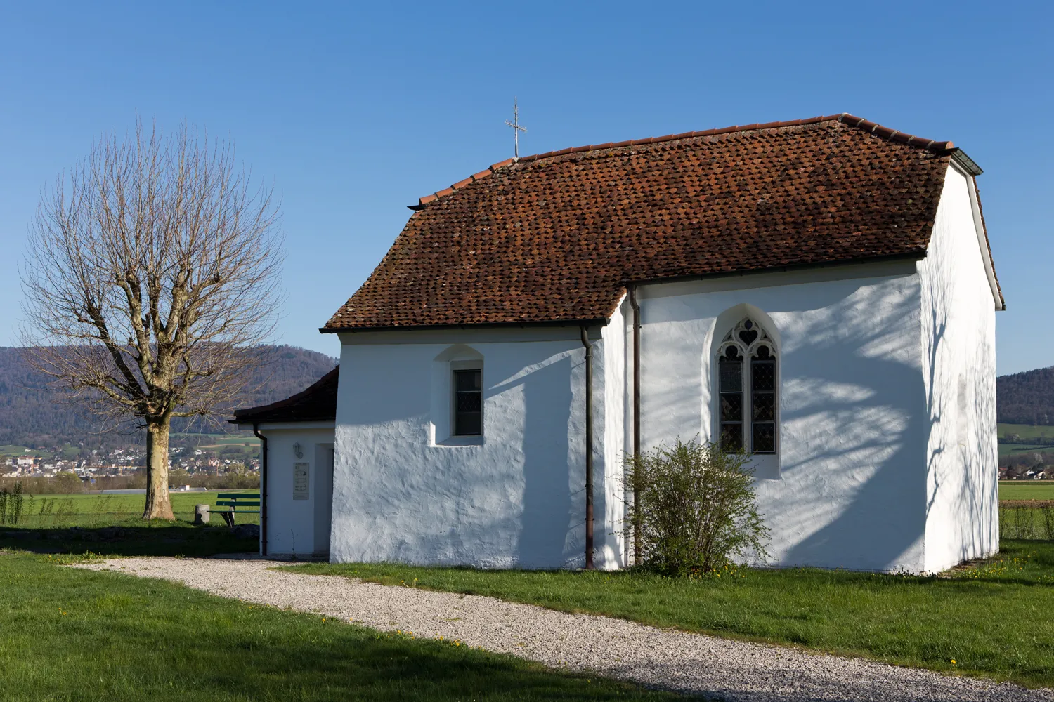 Photo showing: Die alte Kirche Saint Barthélémy am Dorfrand von Courrendlin (JU)