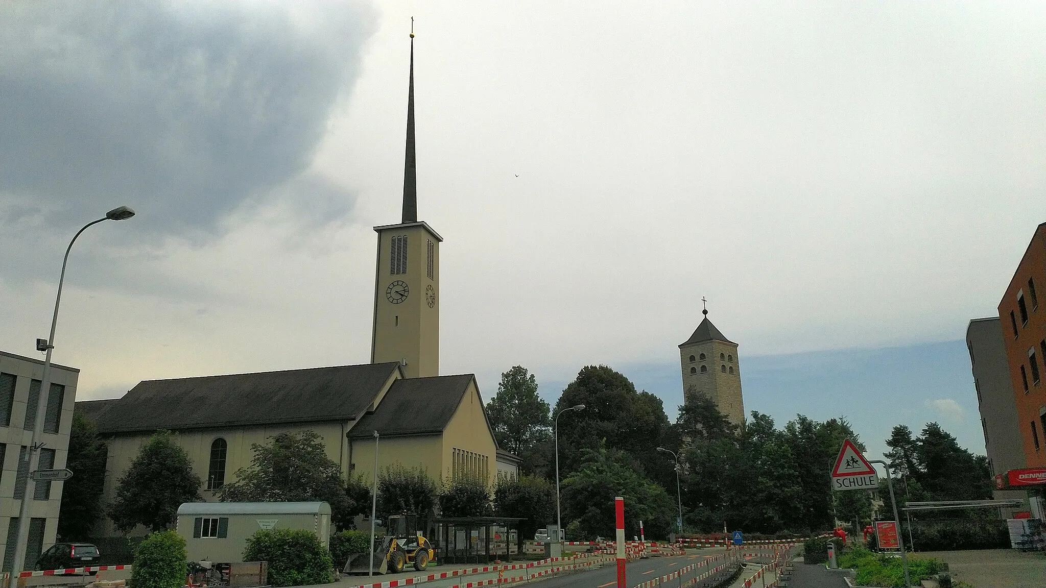 Photo showing: Reformed (left, KGS no. 13504 ) and Catholic (right, KGS no. 13506) Church of Derendingen, canton of Solothurn, Switzerland