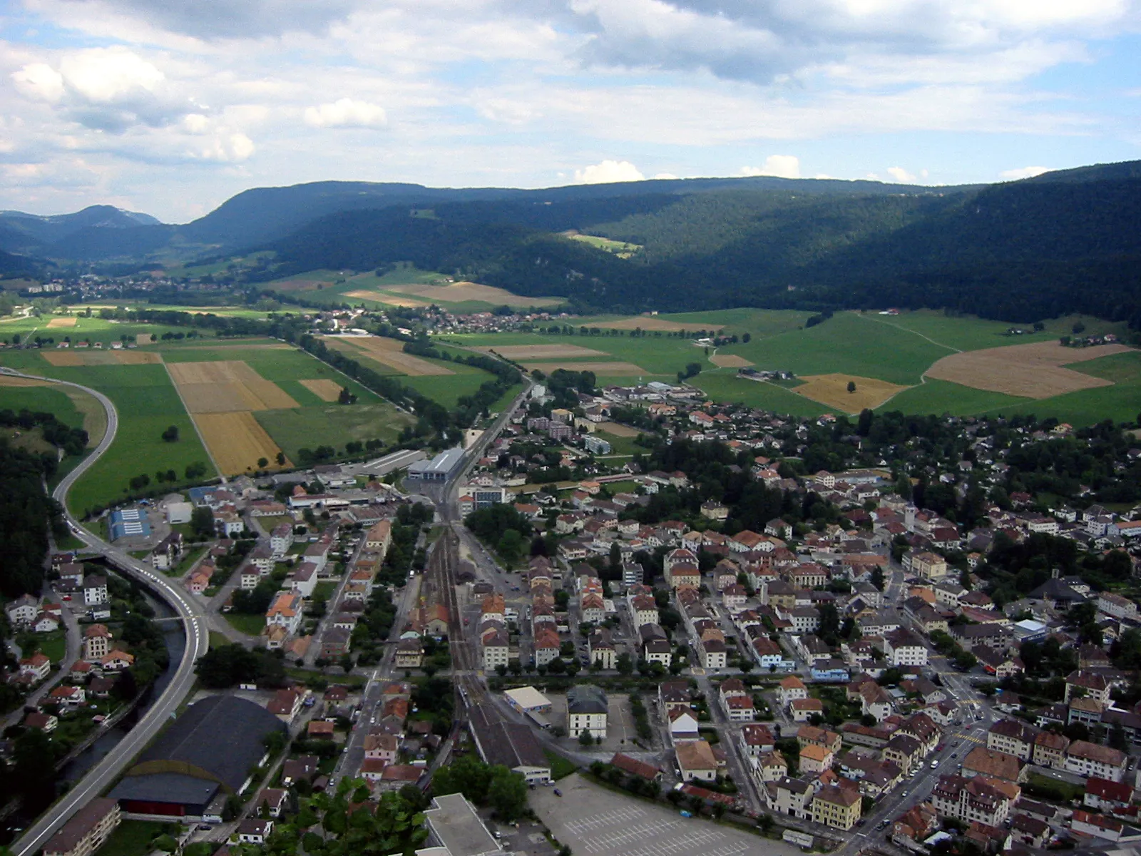 Photo showing: View from Chapeau de Napoléon to Fleurier, Val-de-Travers, Neuchâtel.