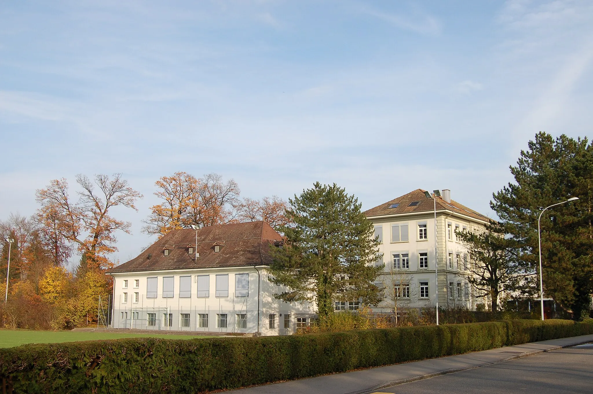 Photo showing: Schulhaus Gerlafingen