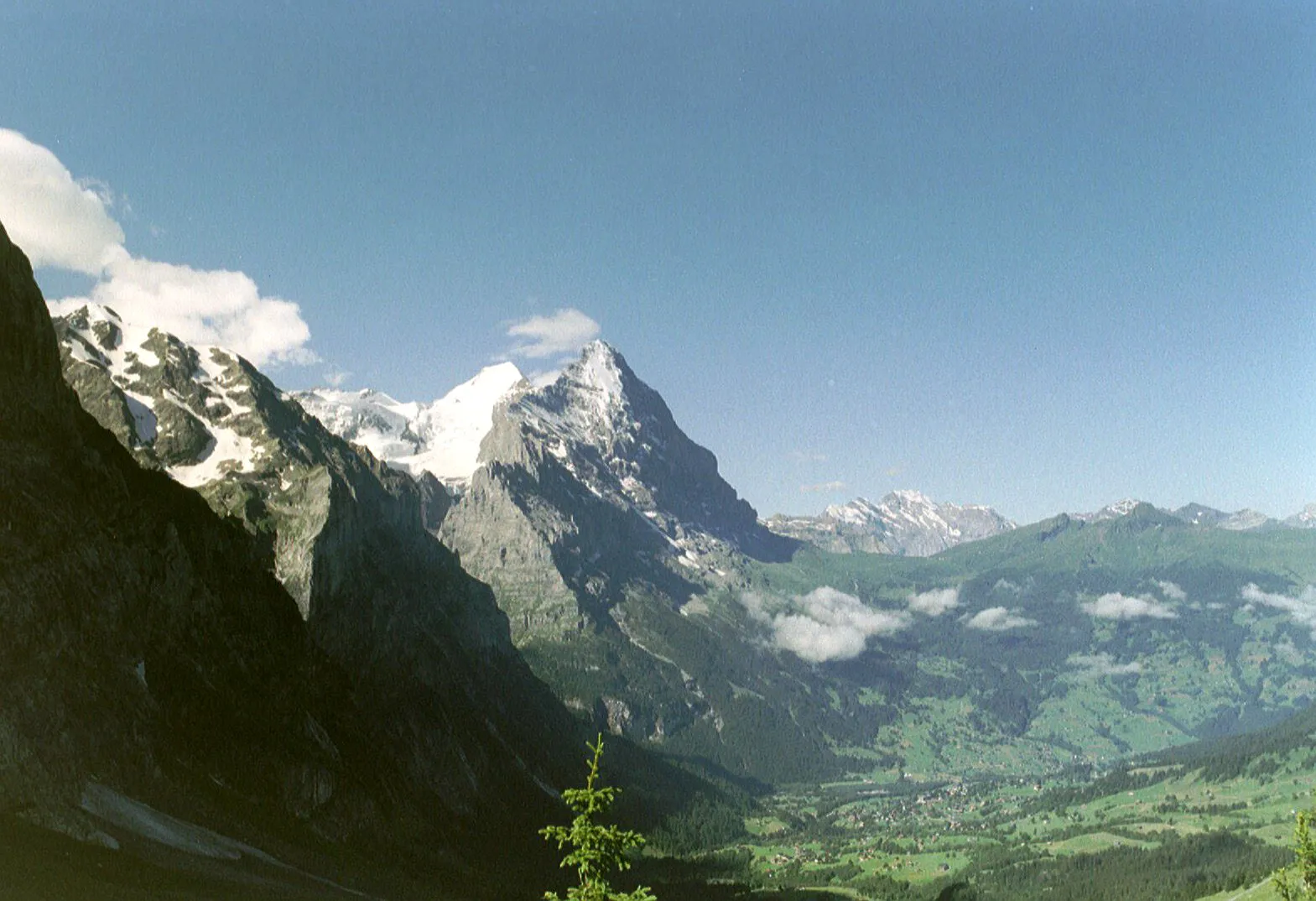 Photo showing: Eiger mountain with Grindelwald village, Switzerland; seen from Grosse Scheidegg.