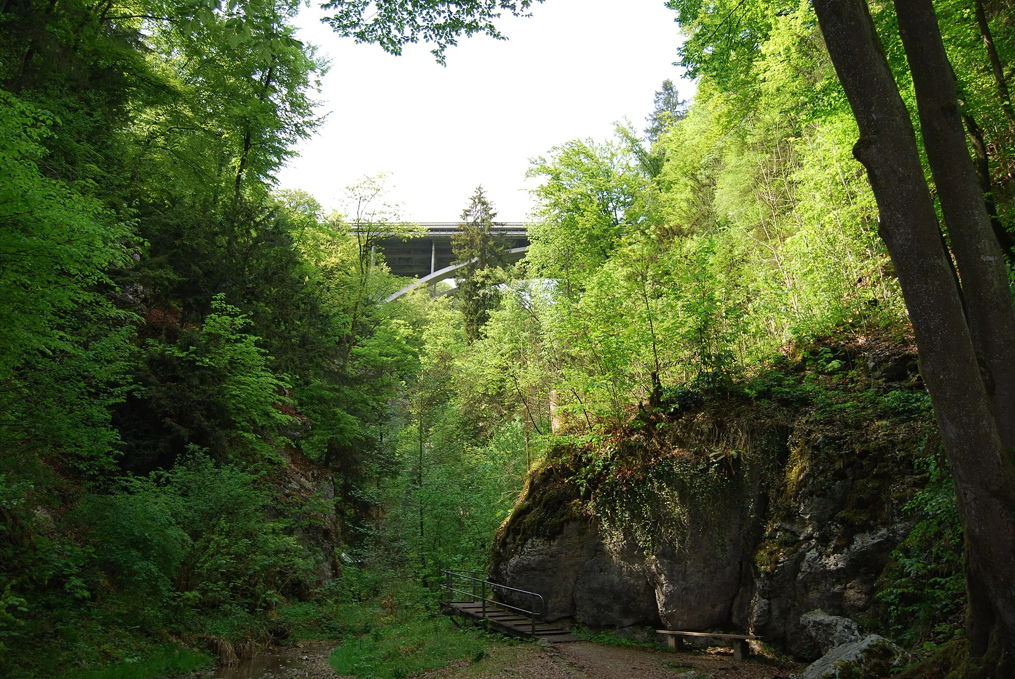Photo showing: Viaduct of Swiss high way A2 over the Devel Ravine at Hägendorf, canton of Solothurn, Switzerland