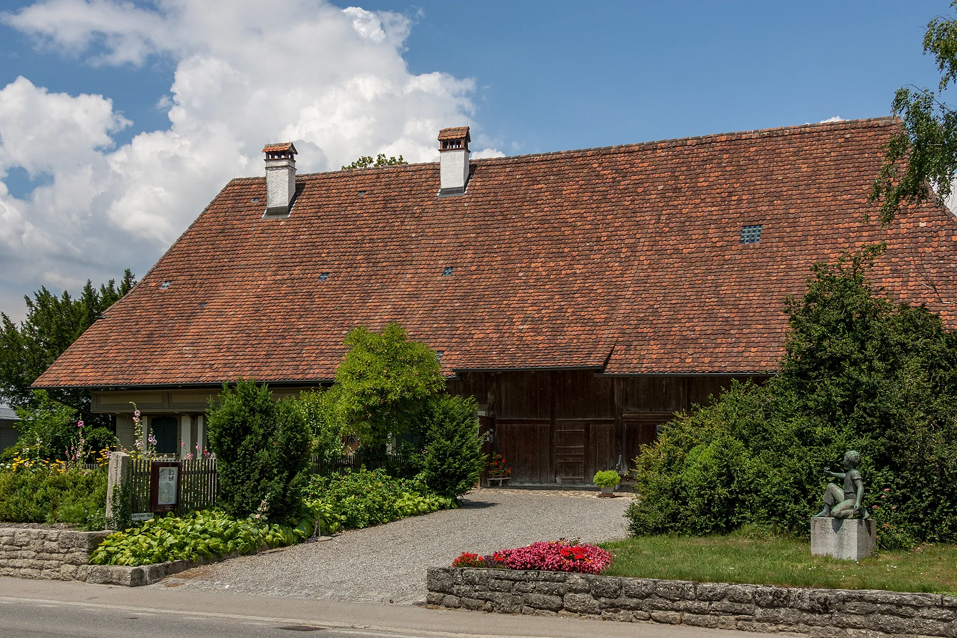 Photo showing: Ehemaliges Wohnhaus und heutiges Museum "Ankerhaus" in Ins (BE)