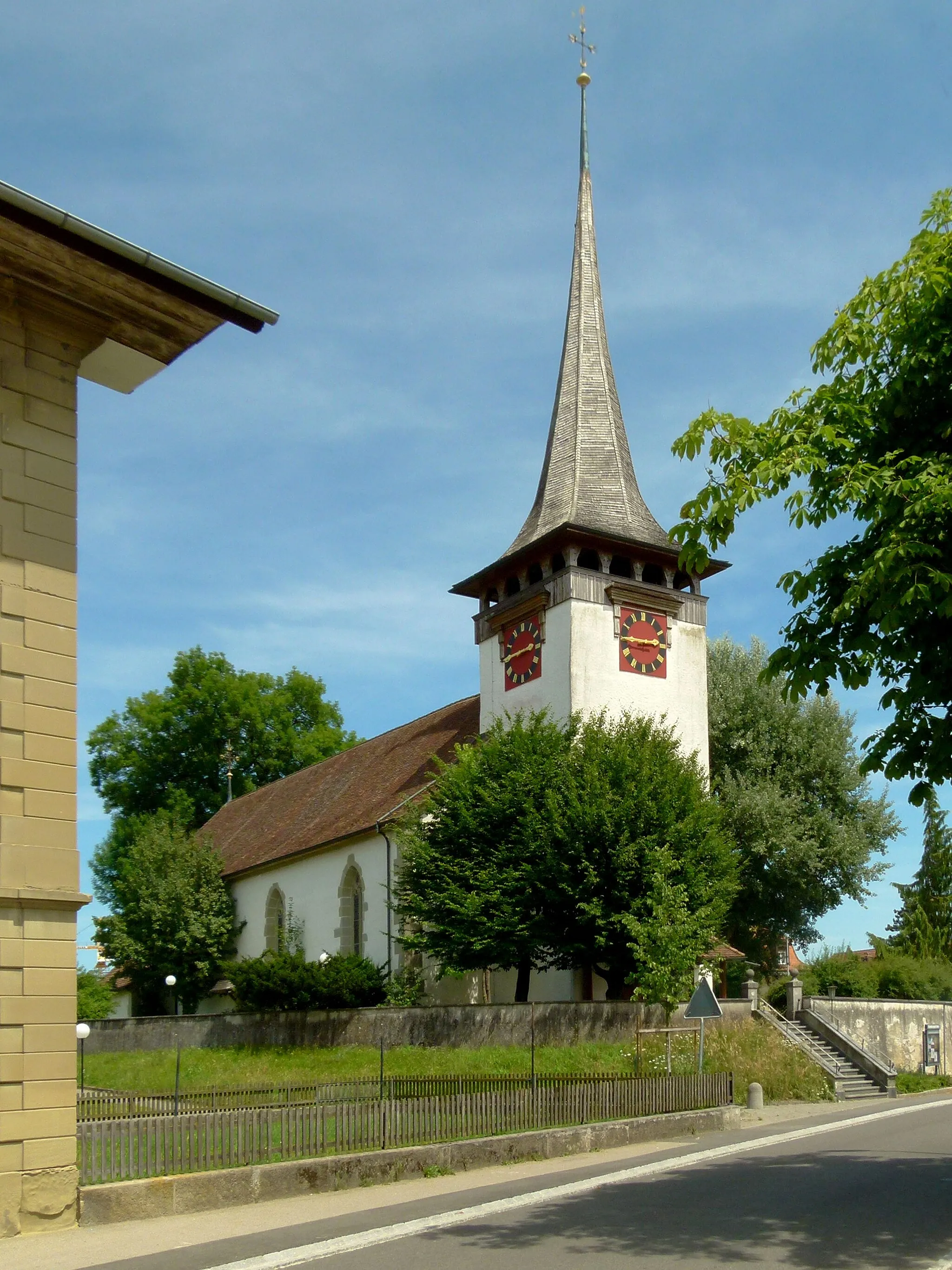 Photo showing: Kirche Jegenstorf von West