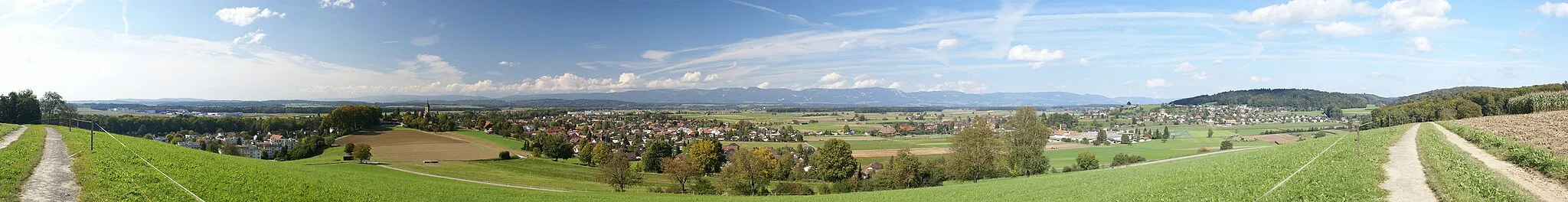 Photo showing: Panorama ob Kirchberg BE (Blick in Richtung Jura; links Gemeinde Kirchberg BE, rechts Gemeinde Ersigen)