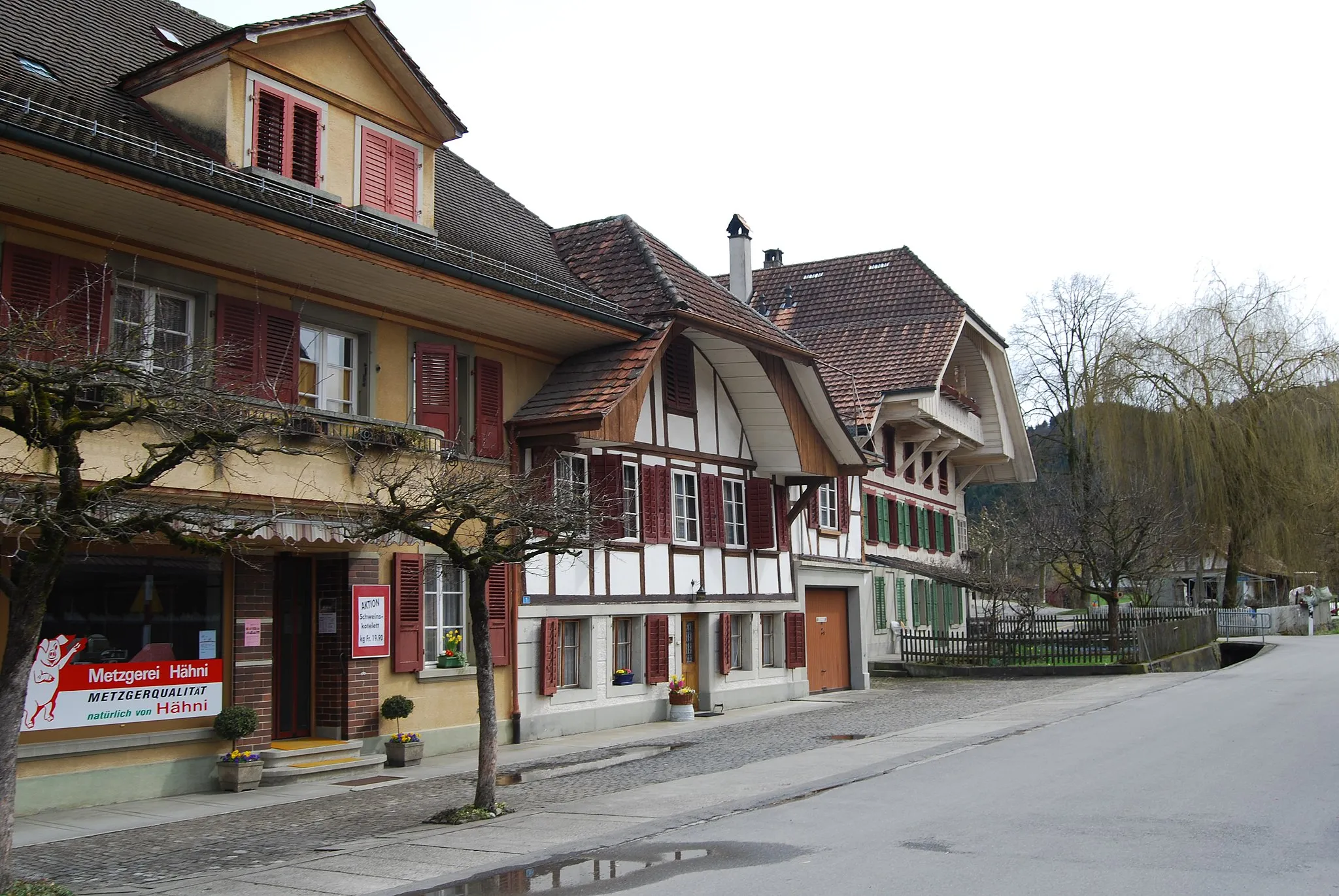 Photo showing: Timber framining houses in the center of Krauchthal, canton of Bern, Switzerland