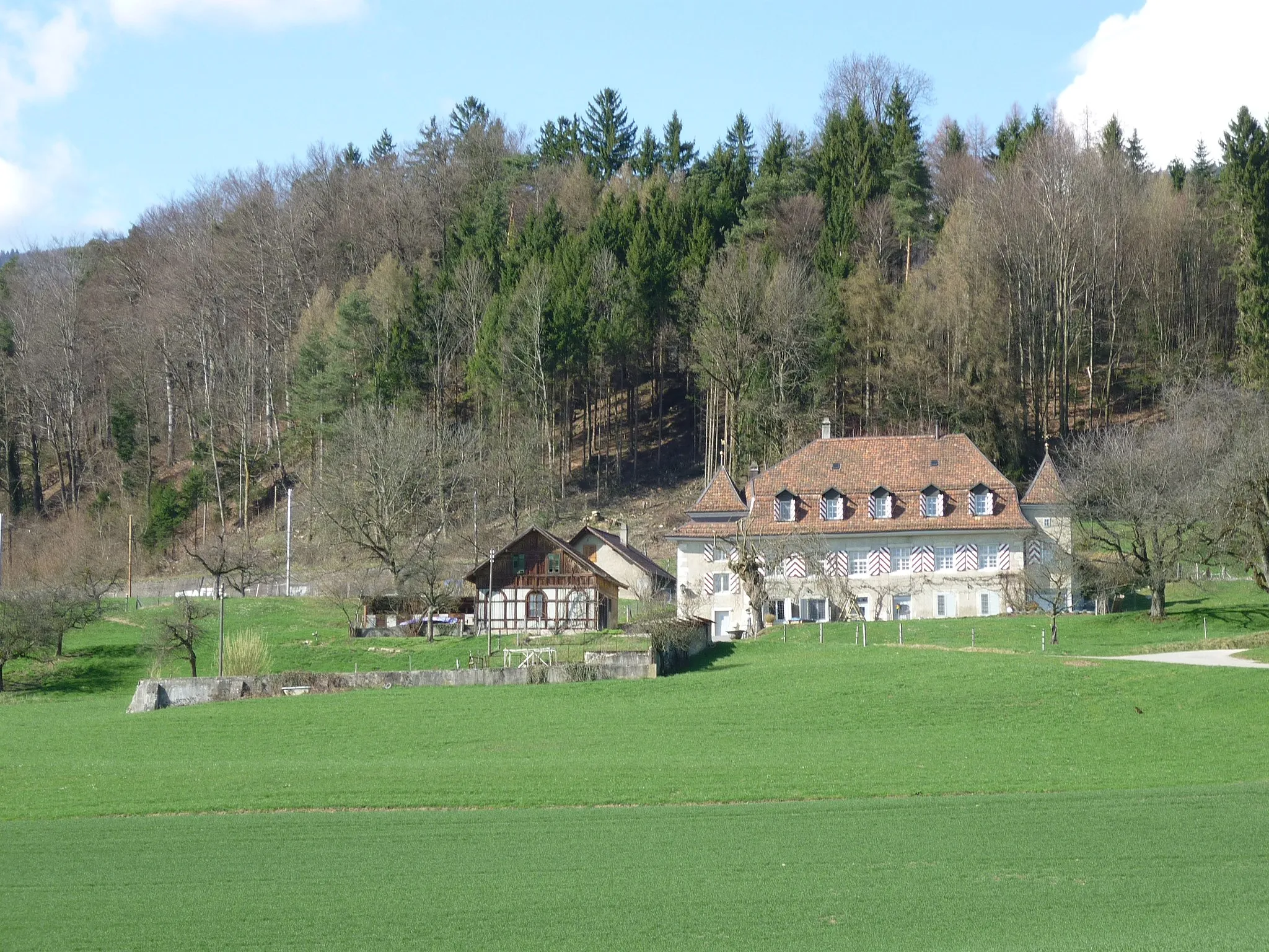 Photo showing: Staalenhof in Langendorf, Canton of Solothurn, Switzerland, near the border to the community of Bellach; former manor of the extinct patrician family vom Staal of Solothurn, built in the 16th century.