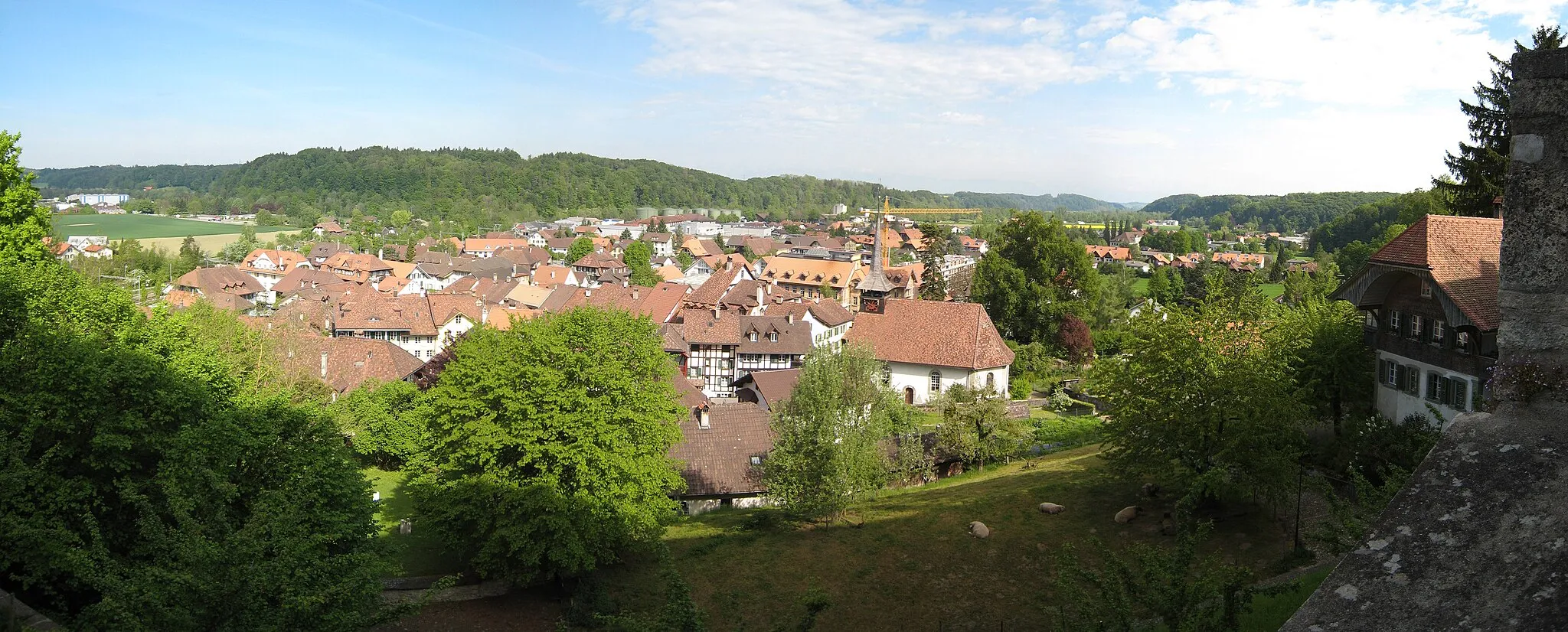 Photo showing: Panoramic view of Laupen, Canton of Berne, Switzerland.