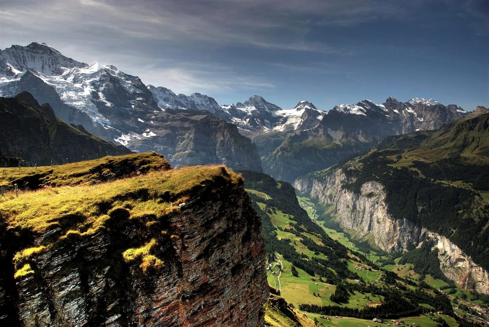 Photo showing: Valley of Lauterbrunnen