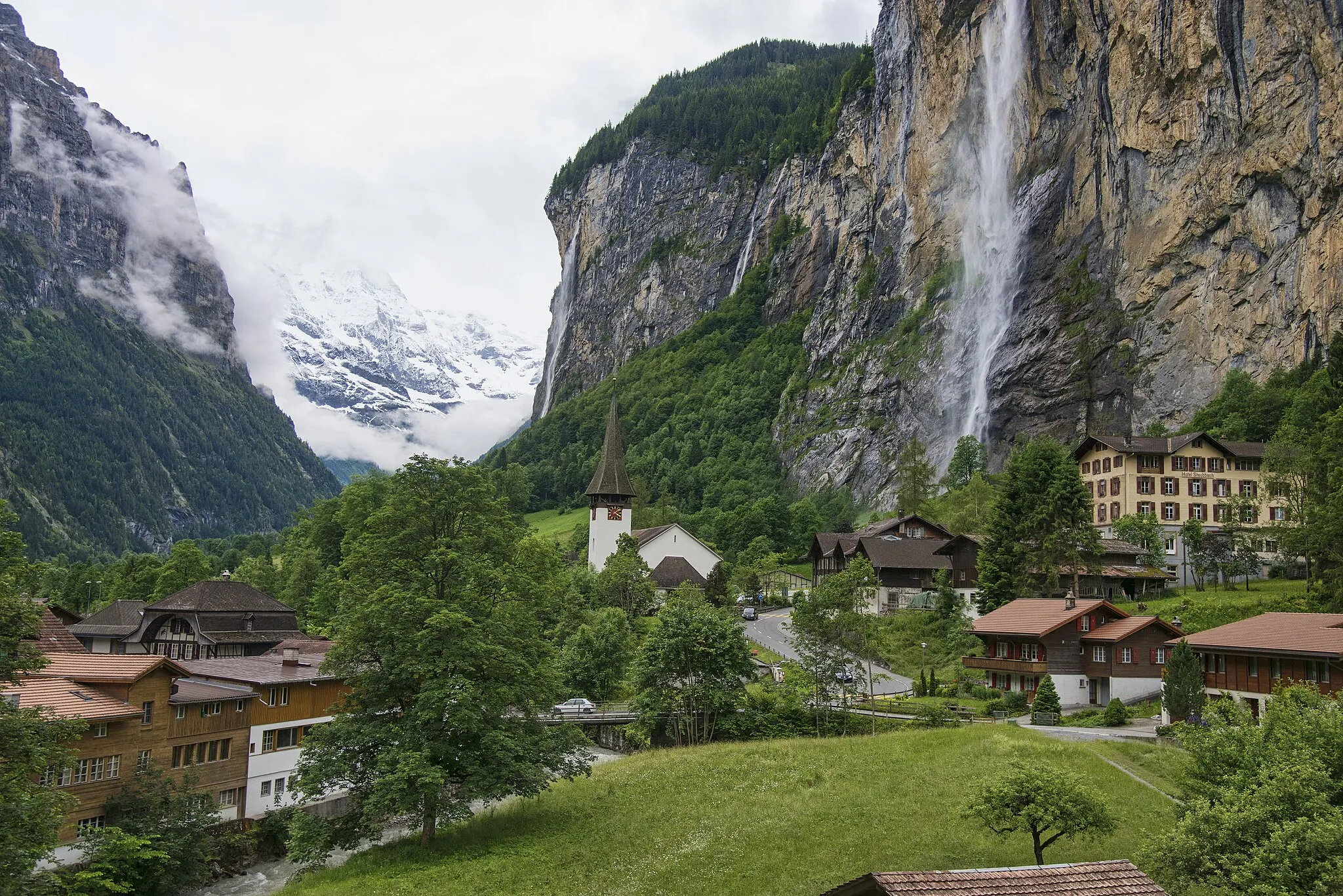 Photo showing: Lauterbrunnen Valley and Staubbach Falls, Switzerland, 2012