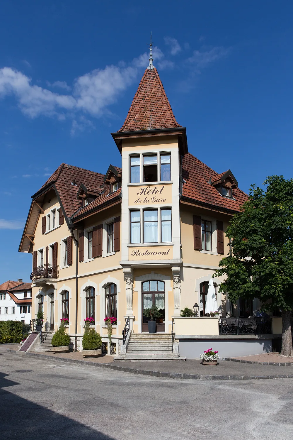 Photo showing: Restaurant und Hotel Georges beim Bahnhof in Le Noirmont (JU)