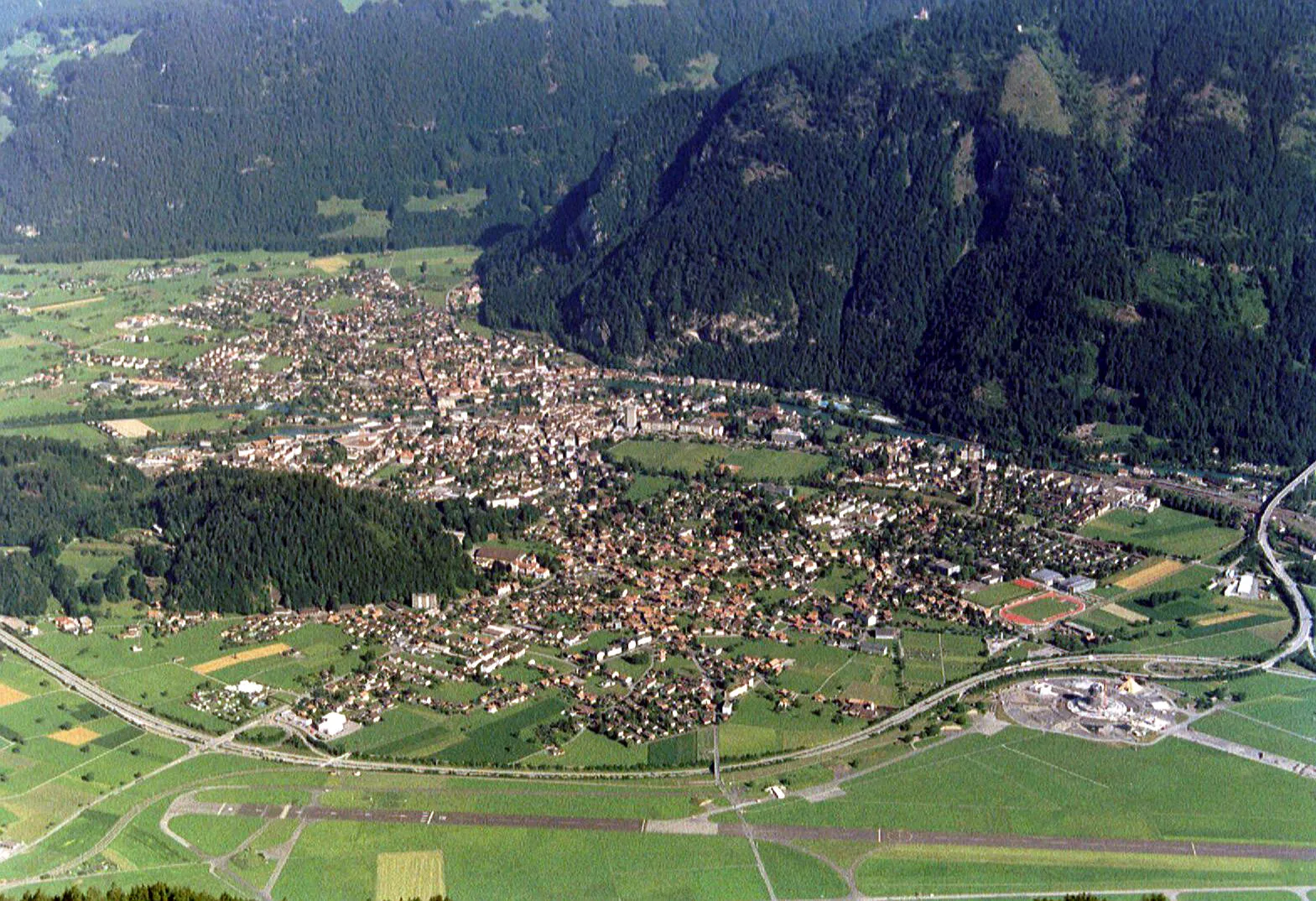 Photo showing: Interlaken, Switzerland, as seen from above.