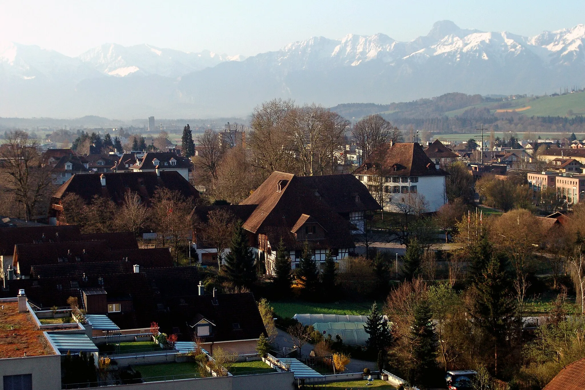 Photo showing: Die landwirtschaftlichen Gebäude des sog. Schlossgutes in einer Übersicht vom Kirchturm aus.