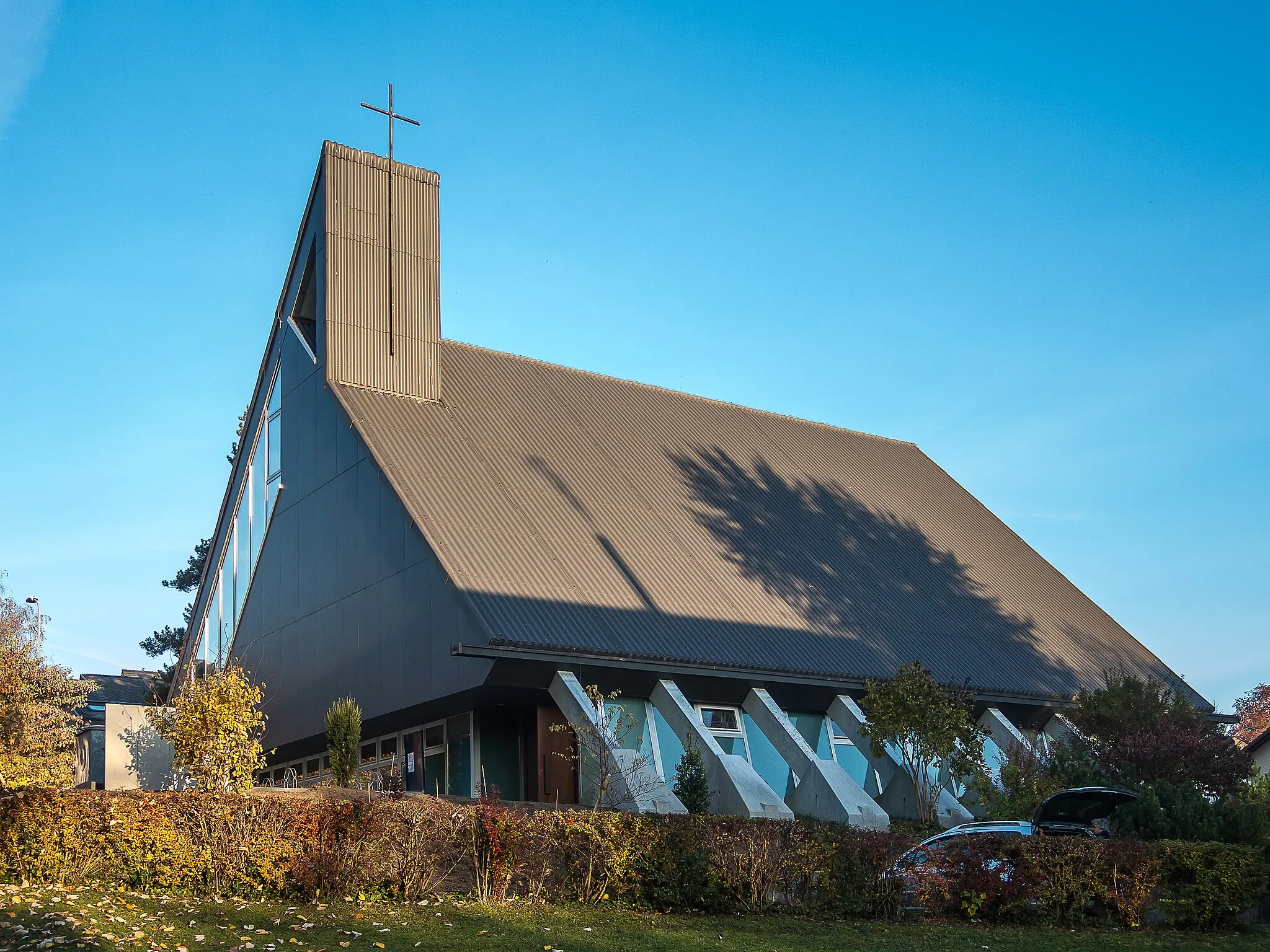 Photo showing: Catholic Church "St. John" of Muensingen CH from West