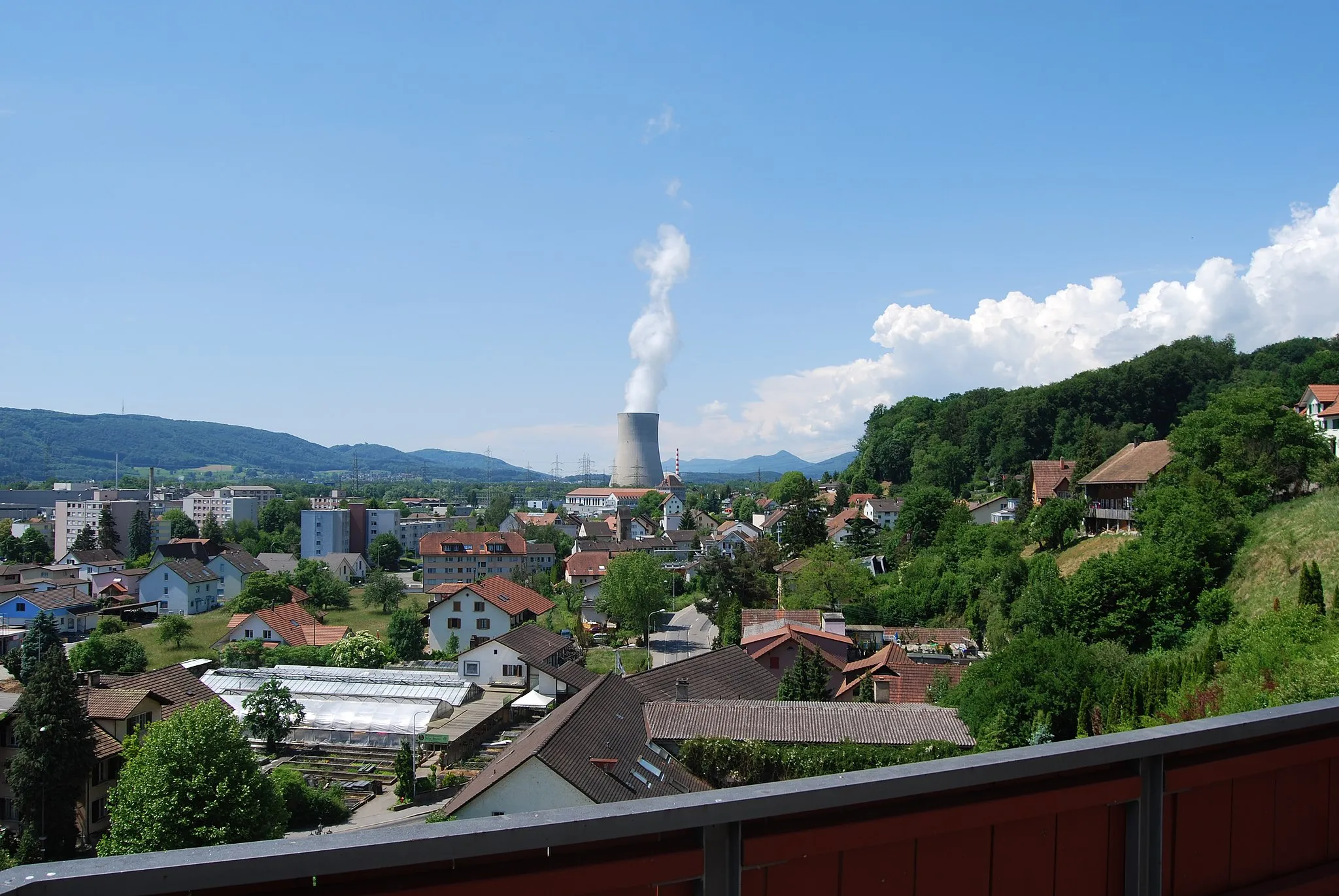 Photo showing: Niedergösgen - view from the catholic church to the village and the Gösgen nuclear power plant, canton of Solothurn, Switzerland