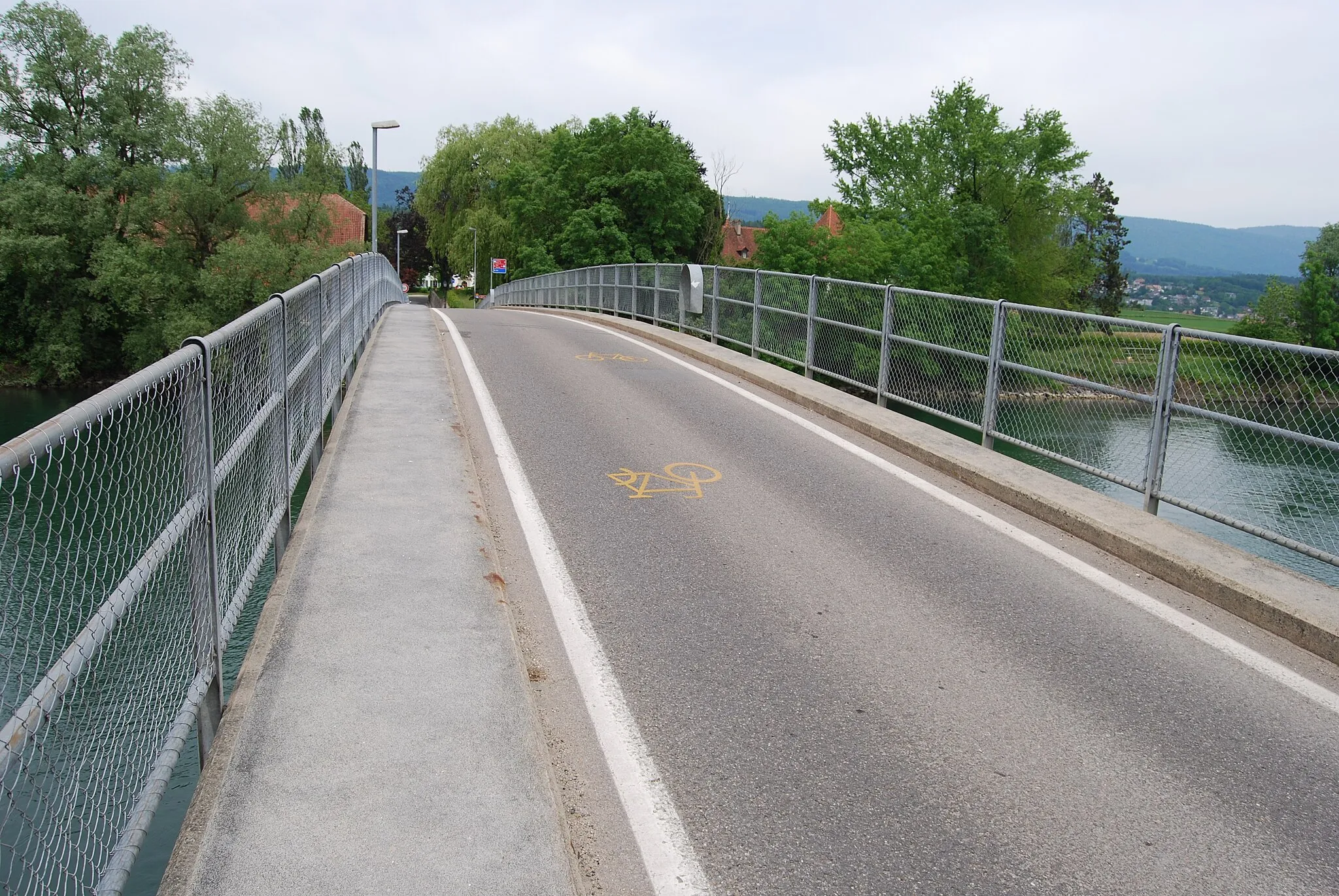 Photo showing: Bridge over the Nidau-Büren-Canal between Orpund and Scheuren, canton of Bern, Switzerland