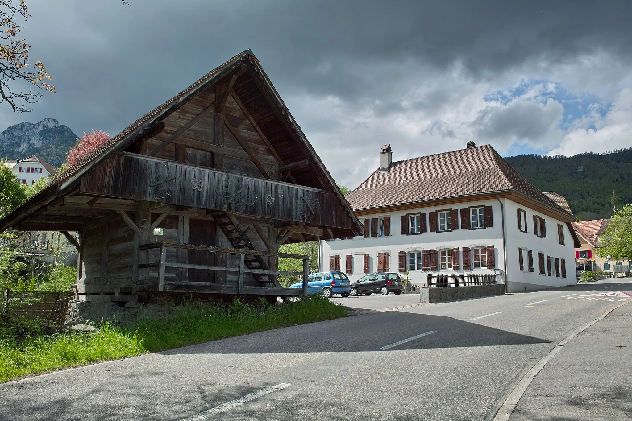 Photo showing: In Niederwil, community of Riedholz, canton of Solothurn, Switzerland. To the left: Balmfluh mountain.