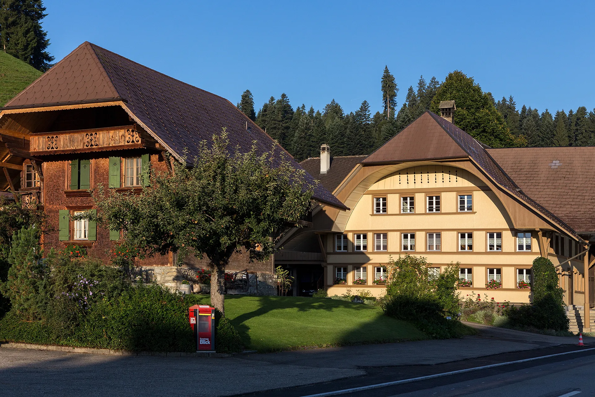 Photo showing: Gebäudeensemble des ehemaligen Gasthofs Löwen in Rüderswil