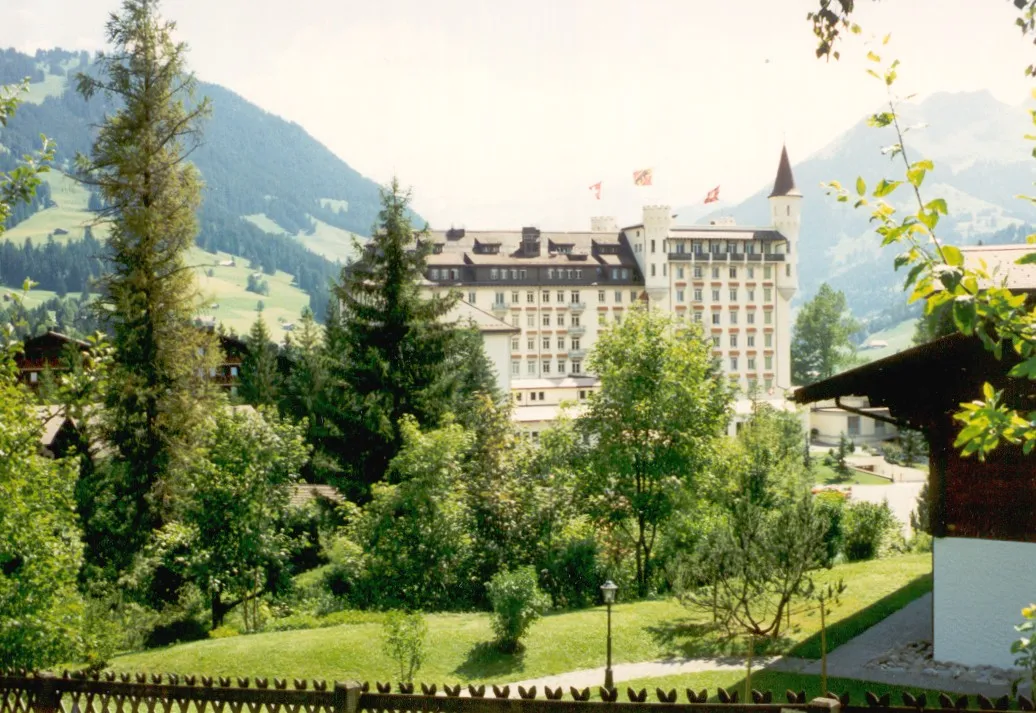 Photo showing: The Gstaad Palace, a Swiss Hotel in July 1994
L’Hôtel Gstaad Palace en juillet 1994
Gstaad Palace Hotel em Julho de 1994