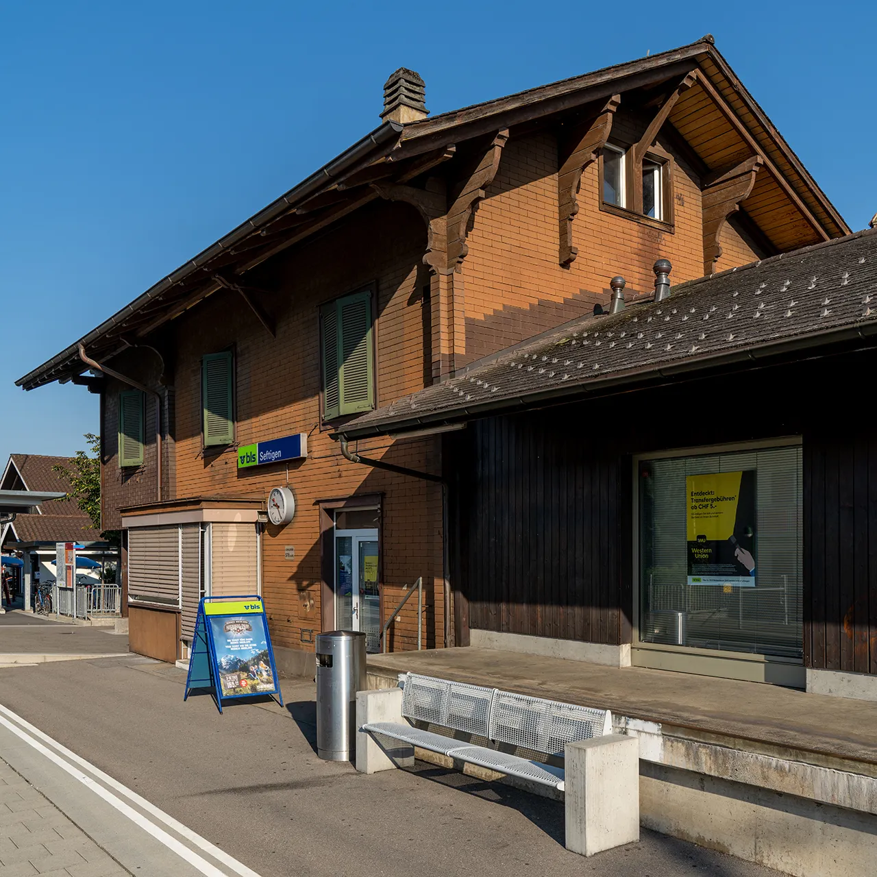 Photo showing: Bahnhof Seftigen der bls