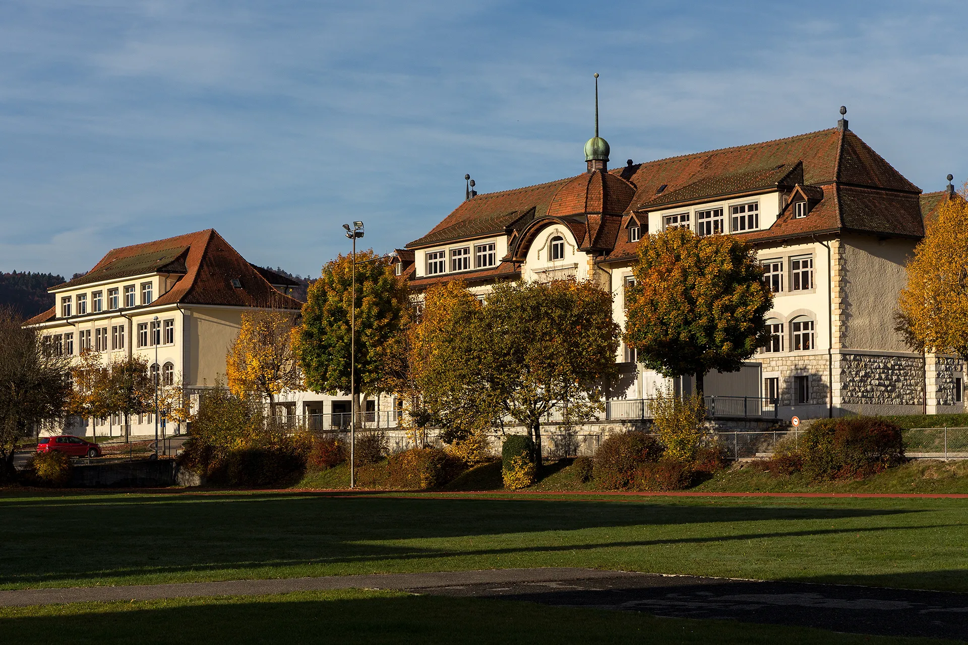 Photo showing: Primarschulhäuser in Tavannes (BE)