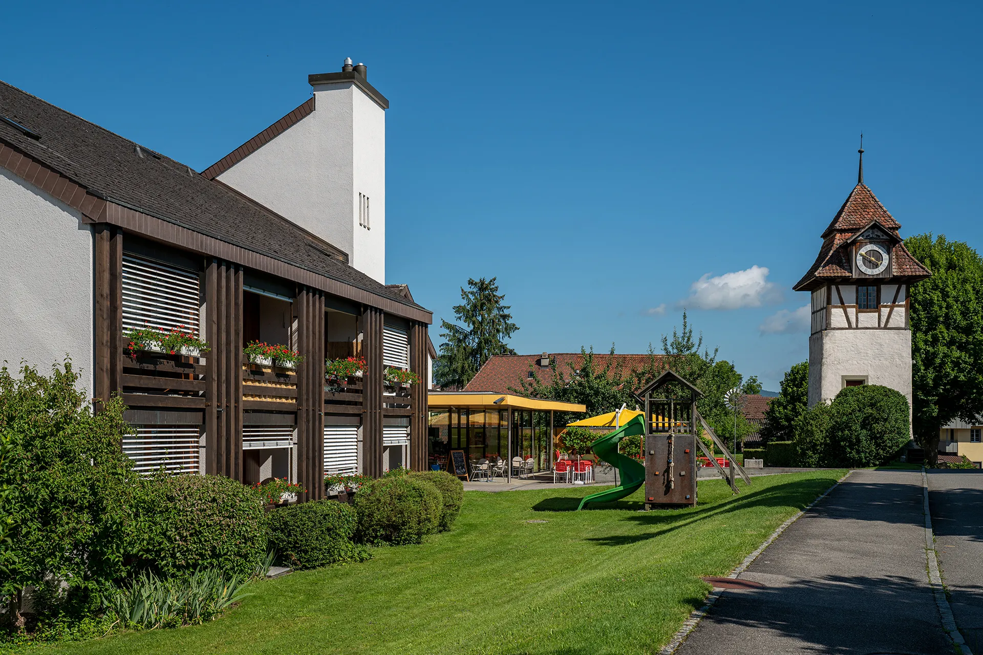 Photo showing: Altersheim Turmhuus und Archivturm in Uetendorf (BE)