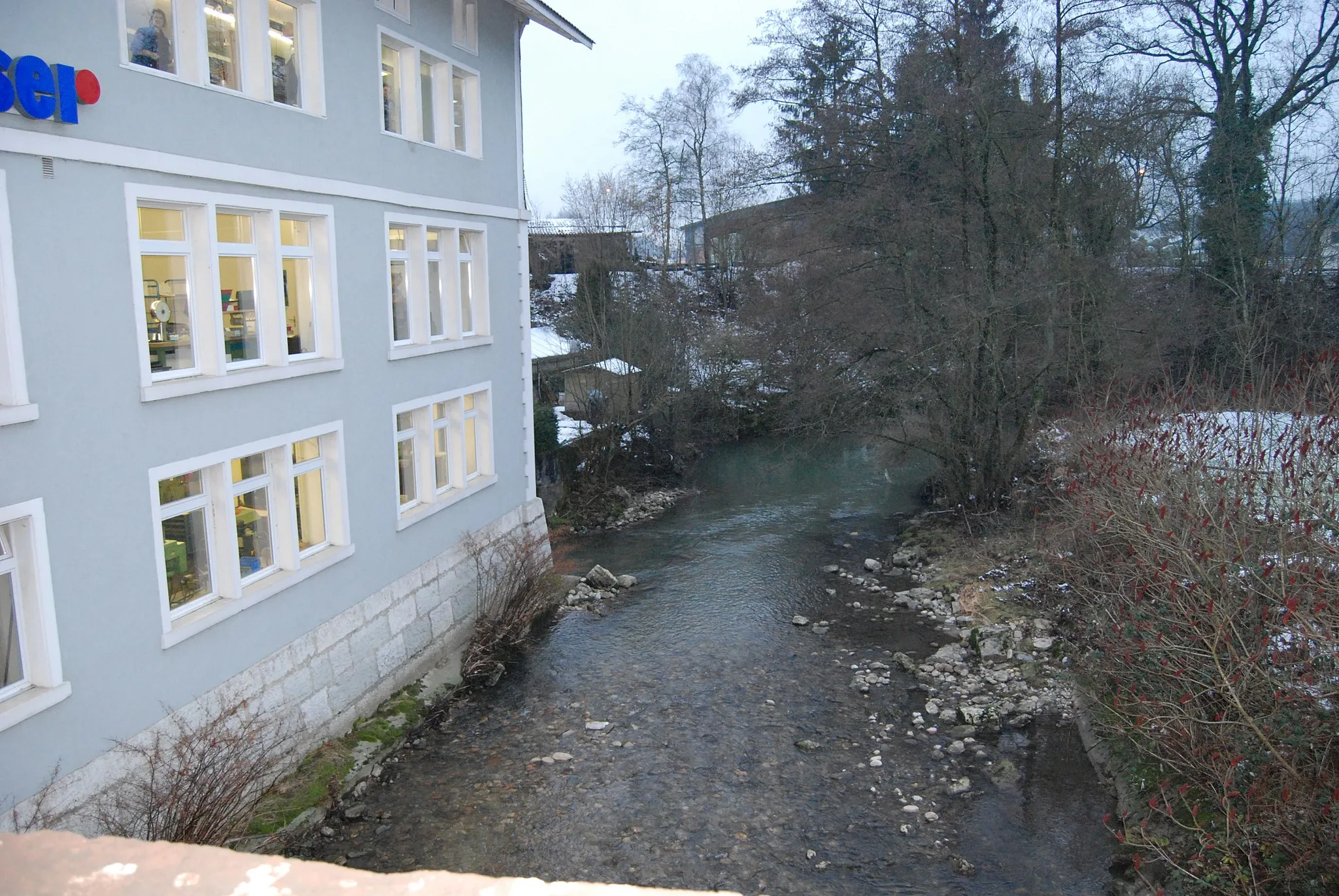 Photo showing: Murg seen from the bridge between Murgenthal (canton of Aargau) and Wynauy (canton Berne), Switzerland