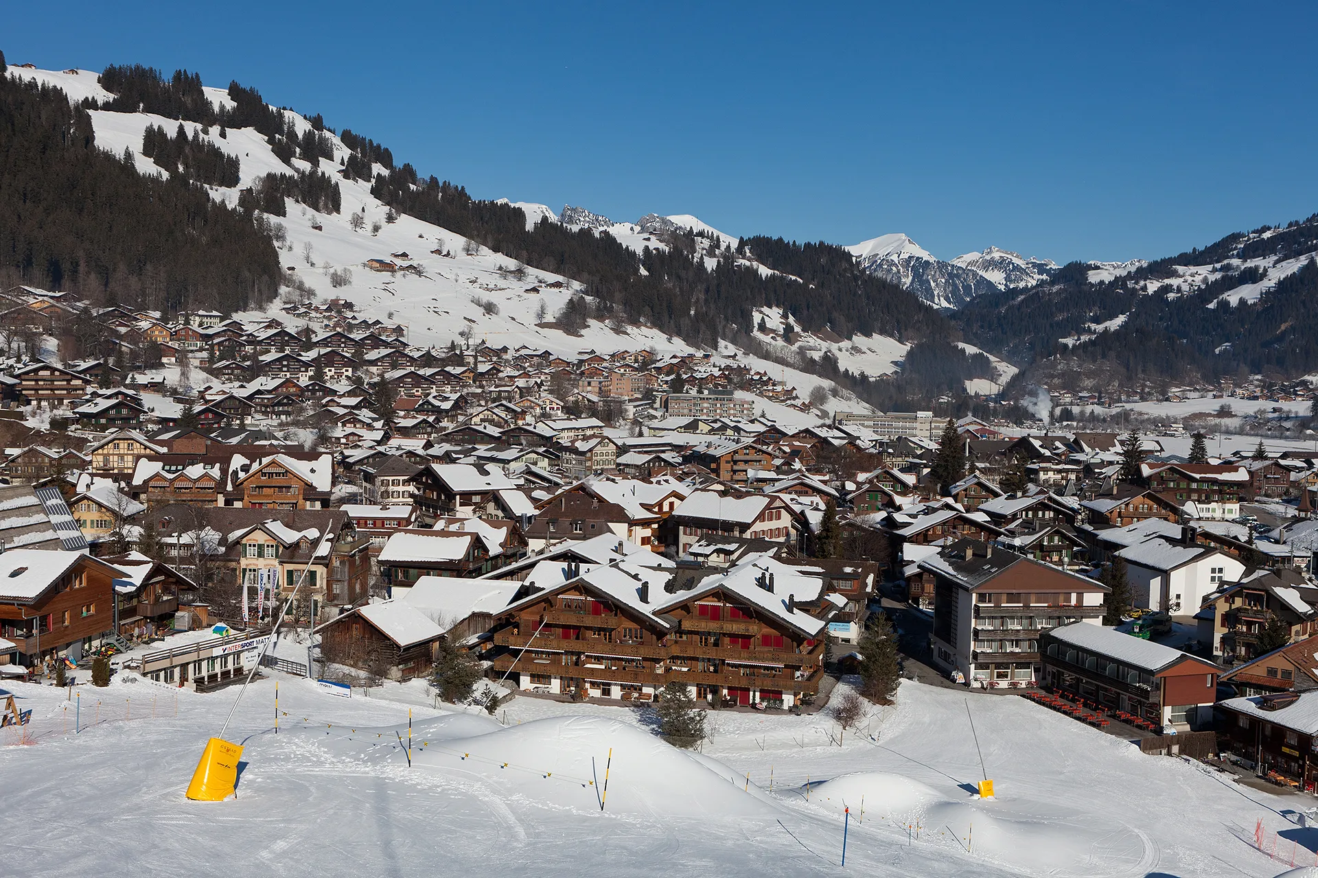 Photo showing: Blick von der Piste auf Zweisimmen