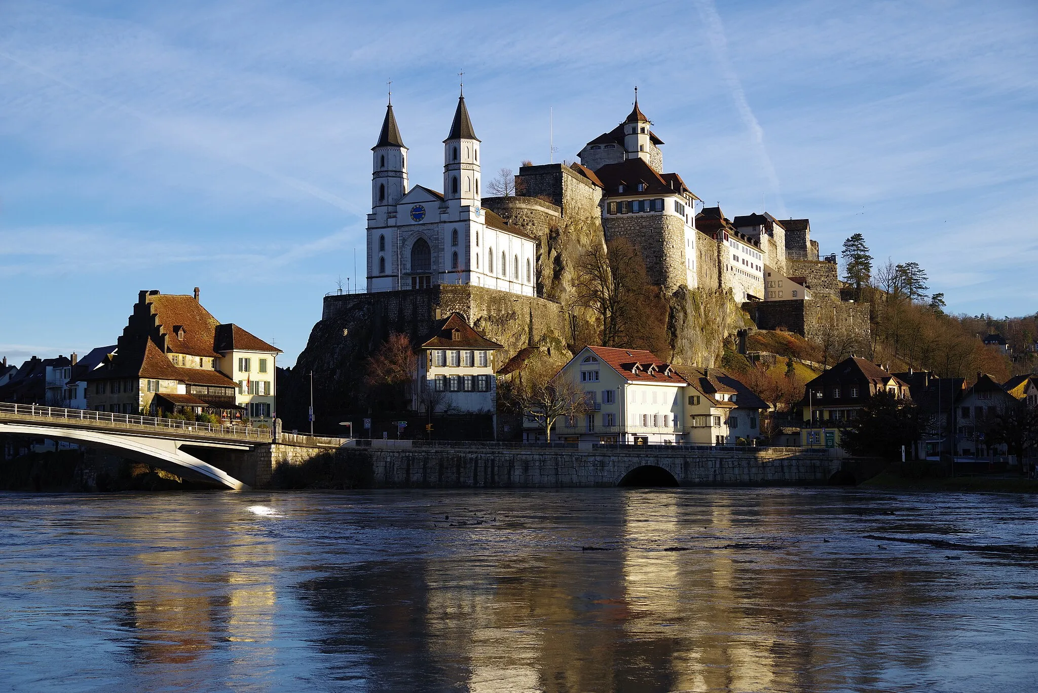 Photo showing: Aarburg und Aare