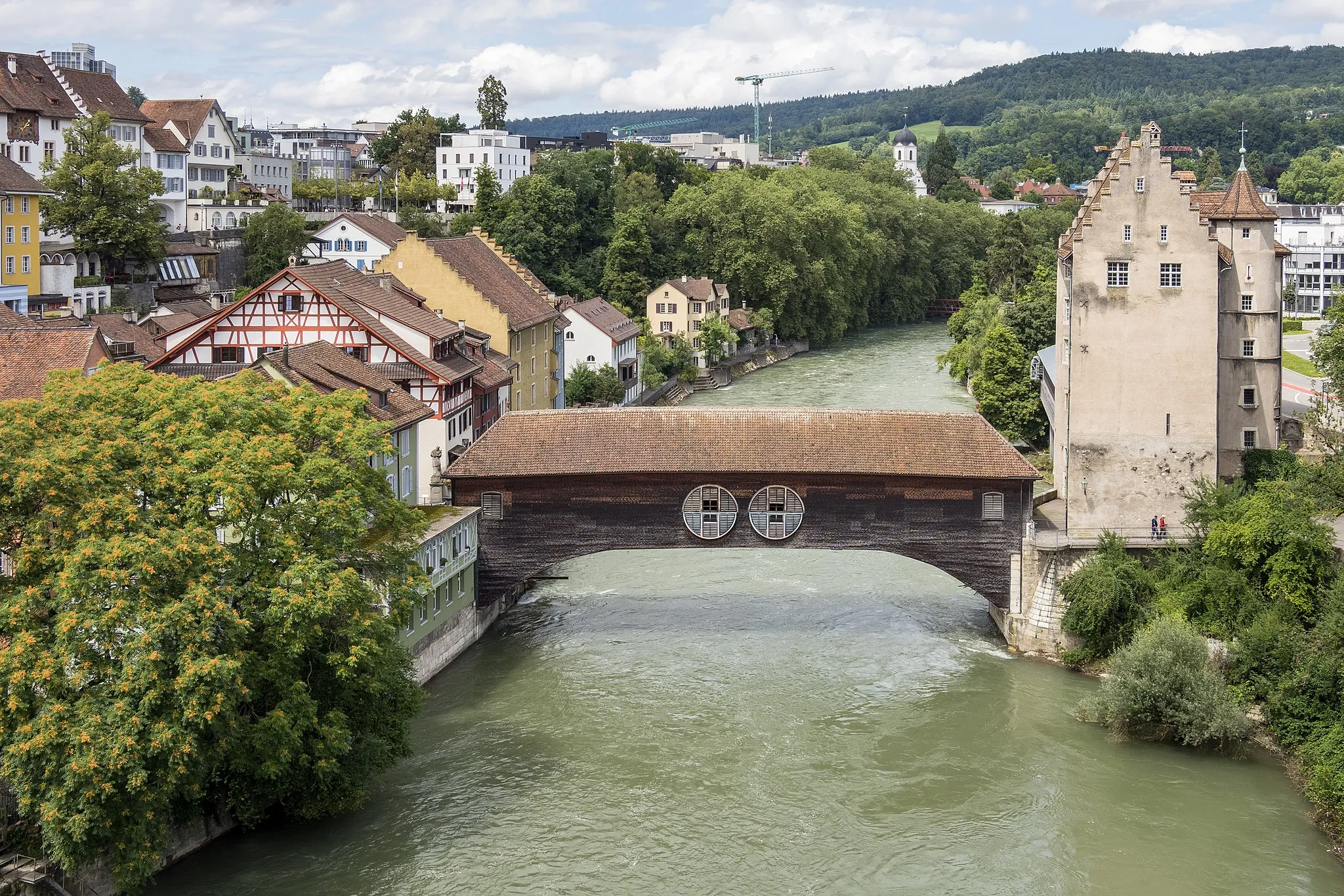 Photo showing: Baden (Kt. Aargau): Gedeckte Holzbrücke über die Limmat und Landvogteischloss.