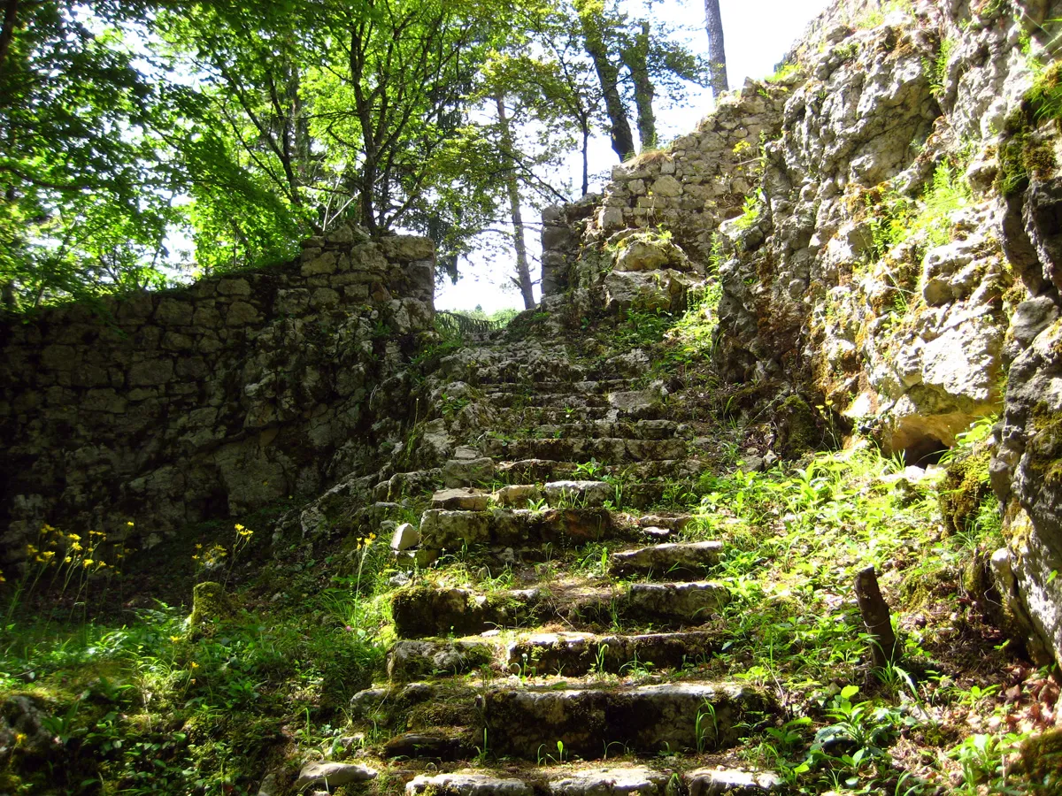 Photo showing: Treppenaufgang zur Ruine Gutenfels (Schweiz)