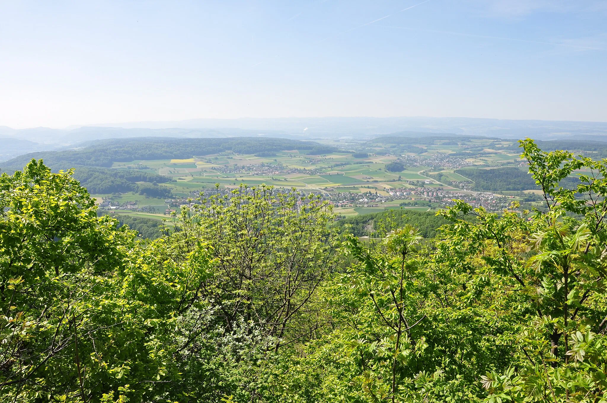 Photo showing: Ehrendingen as seen from Burghorn respectively Jura-Höhenweg on Lägern (Switzerland)