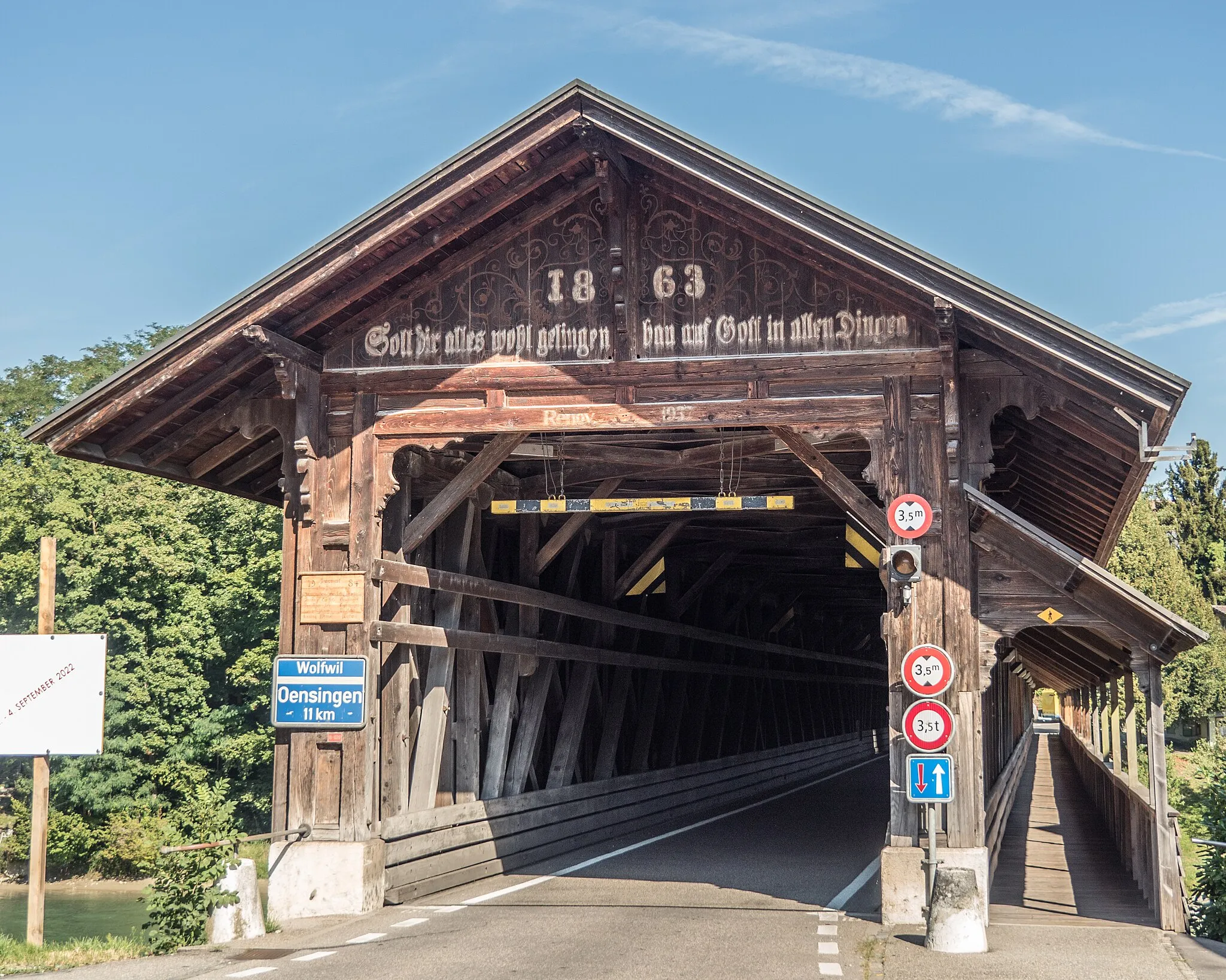 Photo showing: Covered Wooden Road Bridge over the Aare, Fulenbach, Canton of Solothurn – Murgenthal, Canton of Aargau, Switzerland