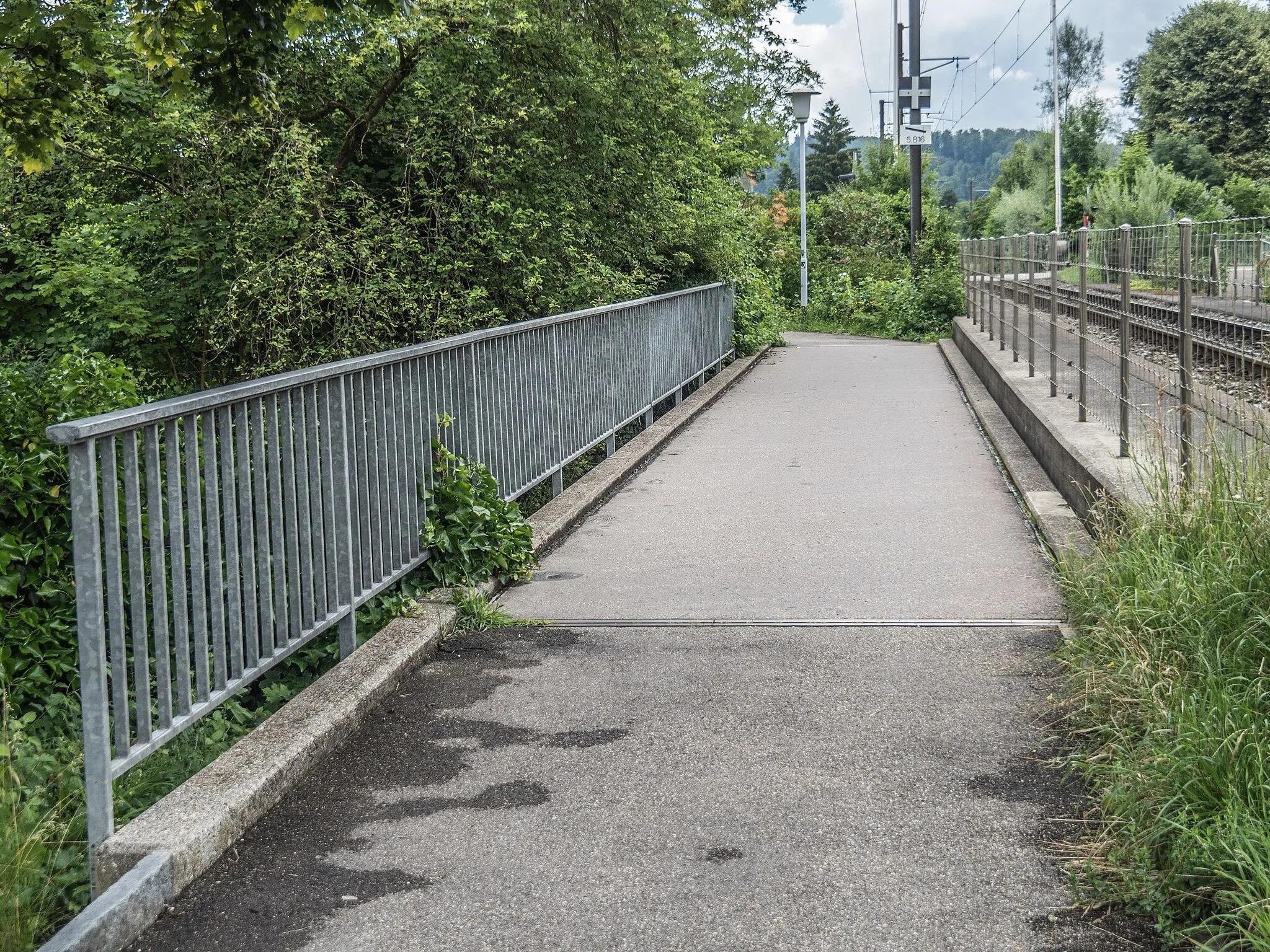 Photo showing: Pedestrian Bridge over the Wyna River, Gränichen, Canton of Aargau, Switzerland