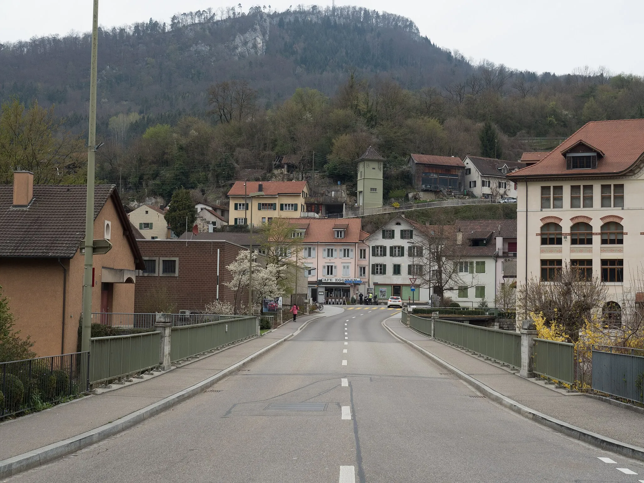 Photo showing: Bahnhofstrasse Road Bridge over the Birs River, Grellingen, Canton of Basel-Landschaft, Switzerland