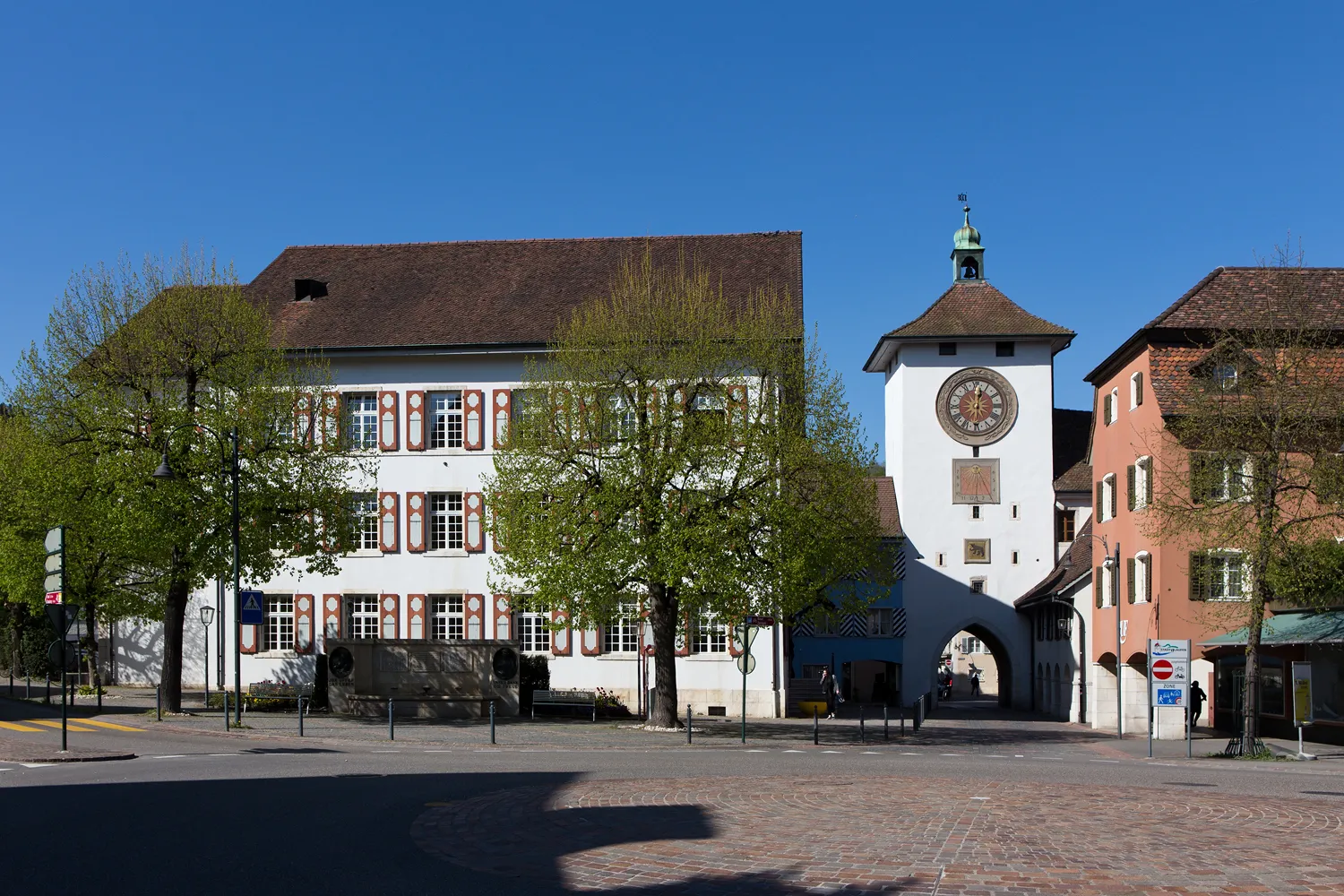 Photo showing: Stadthaus und Obertor von Laufen (BL)