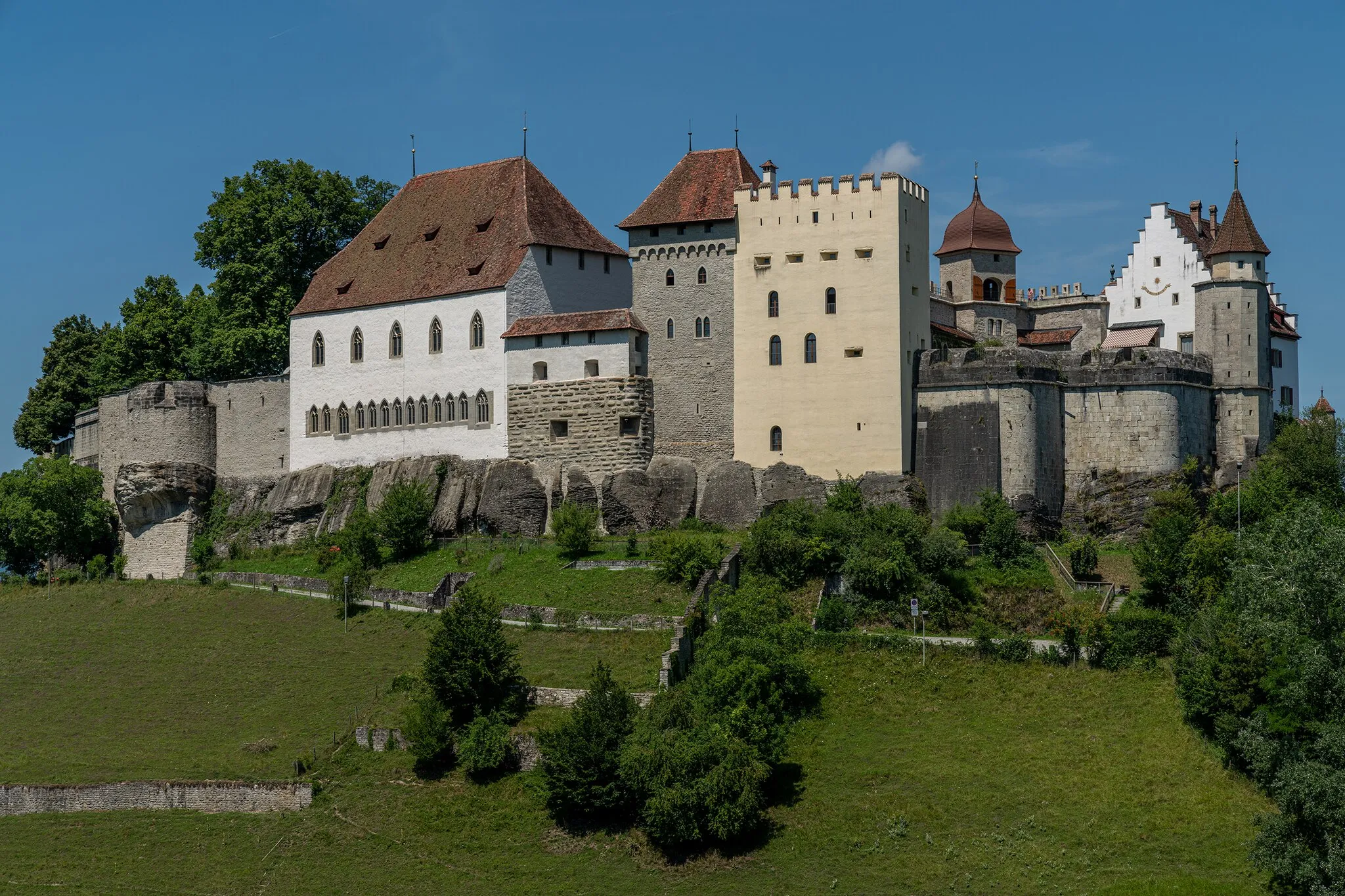 Photo showing: Schloss Lenzburg von der Südseite her fotografiert