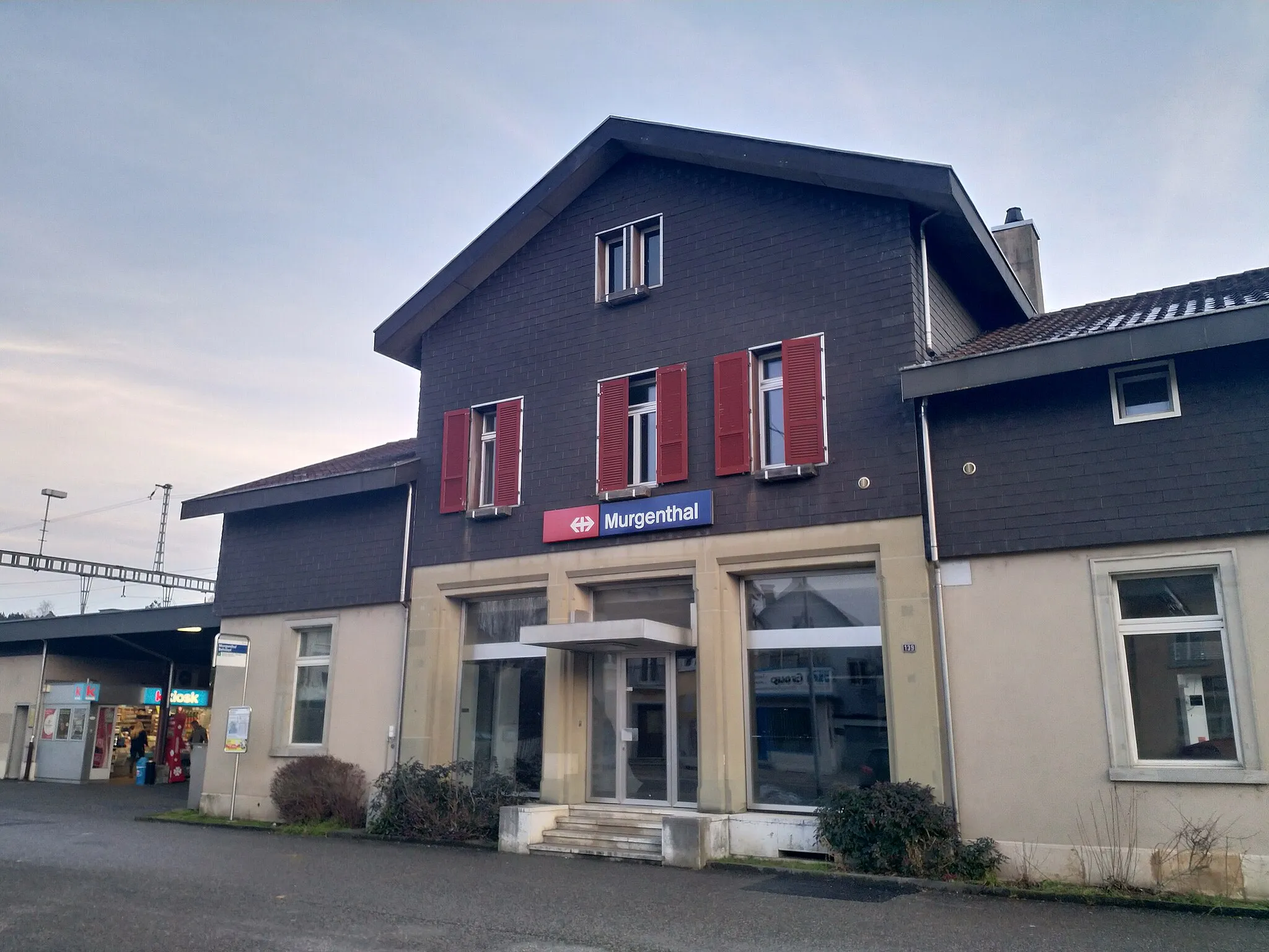 Photo showing: Train station of Murgenthal, Canton of Aargau, Switzerland, as seen from the street side.