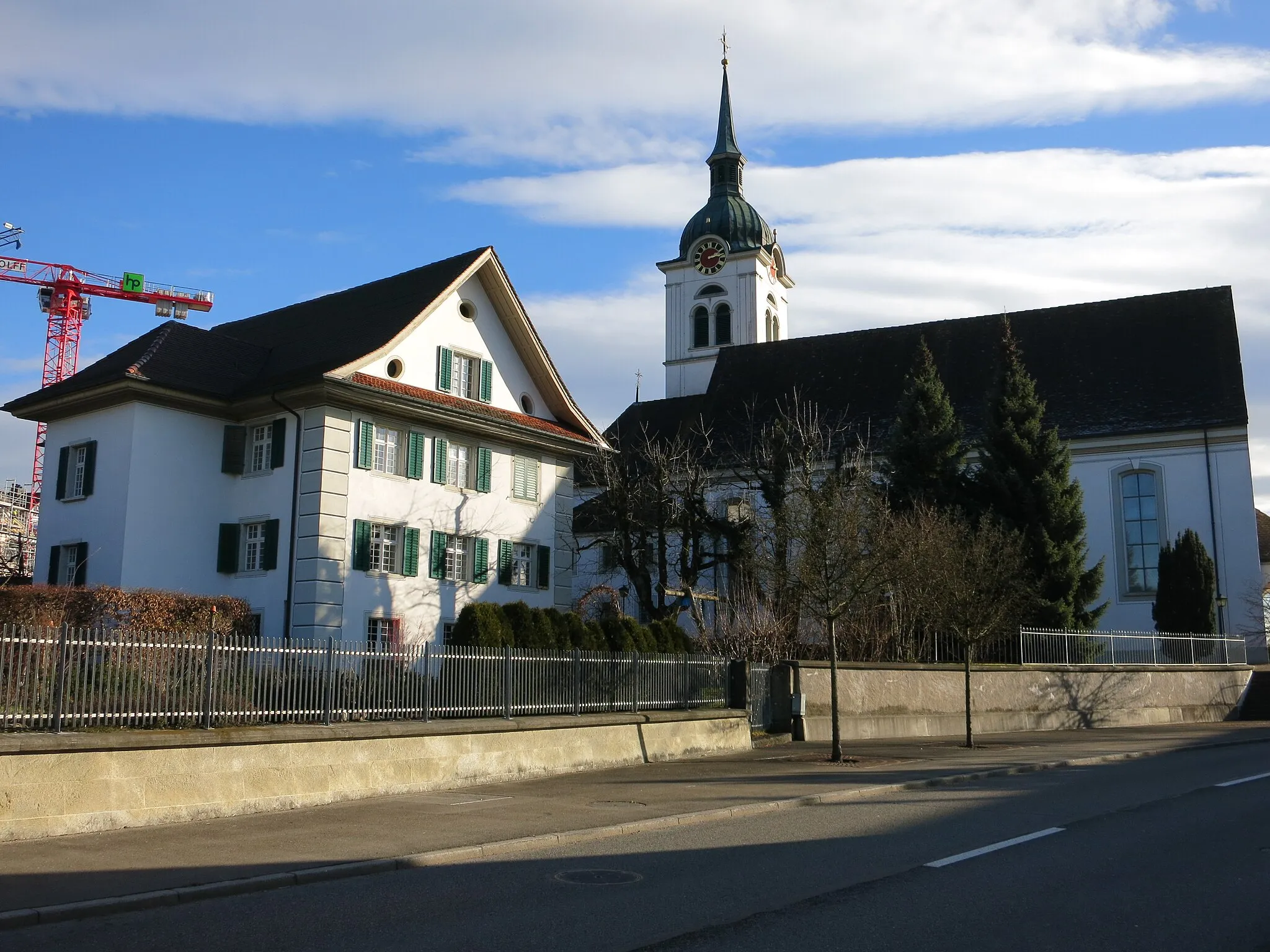 Photo showing: Pfarrhaus und Pfarrkirche, Oberlunkhofen AG, Schweiz