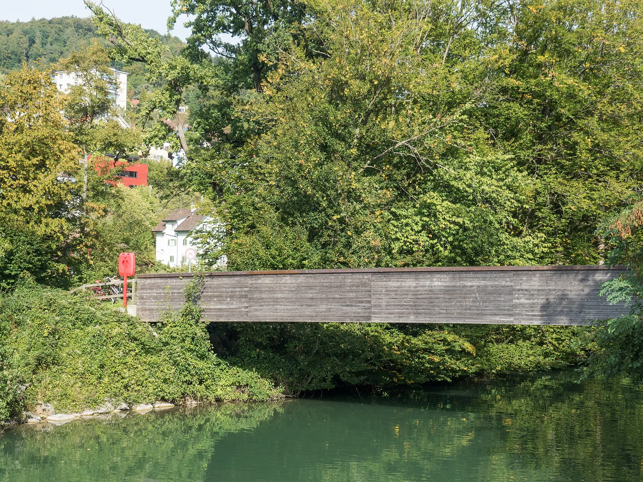 Photo showing: Limmatinseli Pedestrian Bridge over the Limmat River, Baden, Canton of Aargau, Switzerland