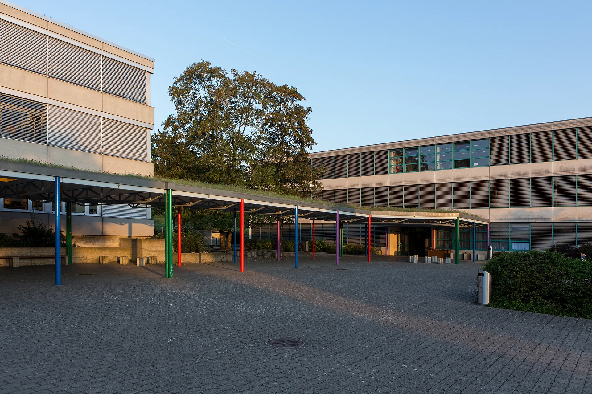Photo showing: Die beiden Schulhäuser Hertimatt 2 und 1 in Seon (AG)