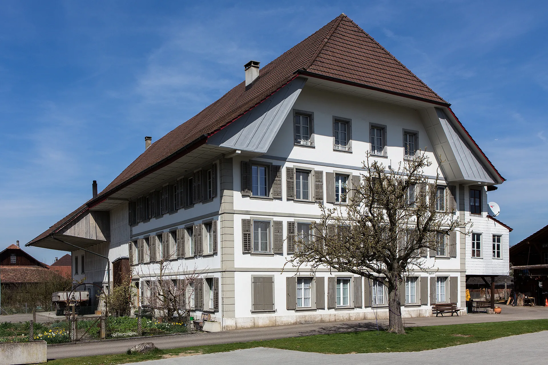 Photo showing: Bauernhaus Kunz, gemauertes Bauernhaus mit dreigeschossigem Wohnteil (um 1840), in Strengelbach (AG)