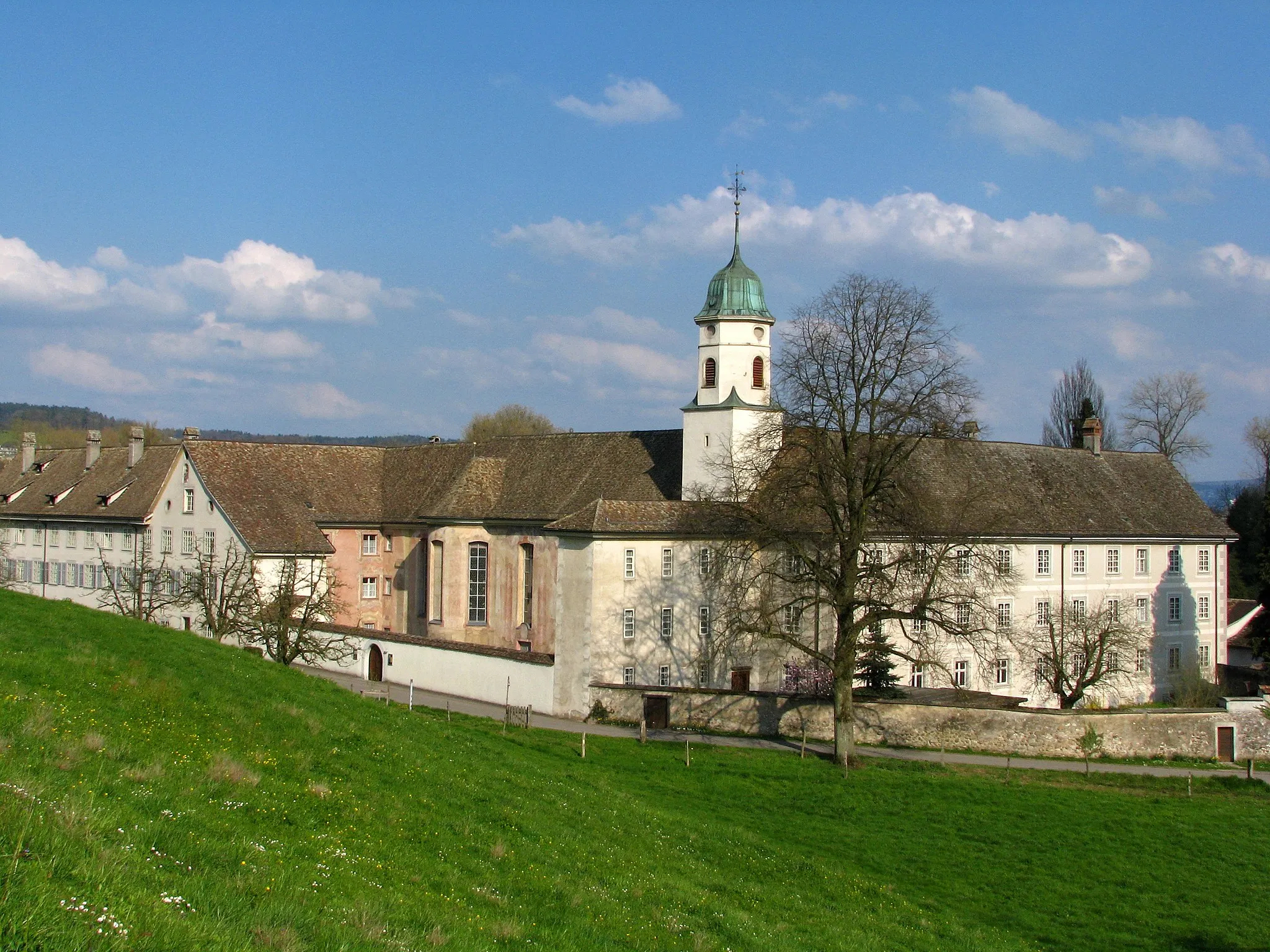 Photo showing: Kloster Fahr in Würenlos, Unterengstringen to the left, Limmattal in the background.