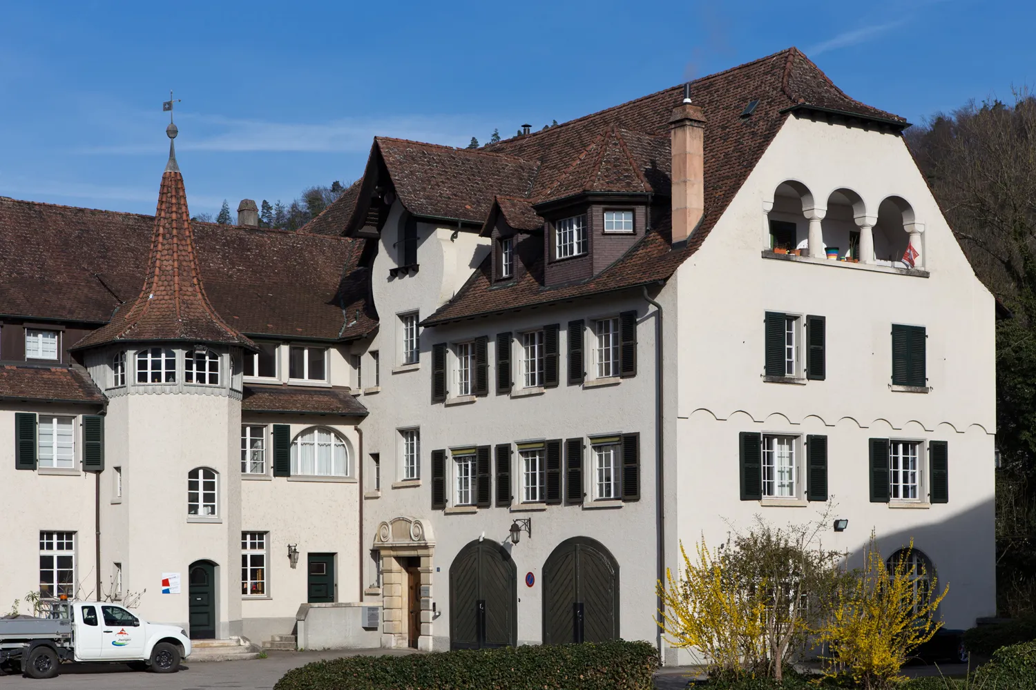 Photo showing: Gemeindeverwaltung im ehemaligen Oekonomiegebäude des Schlosses von Zwingen (BL)