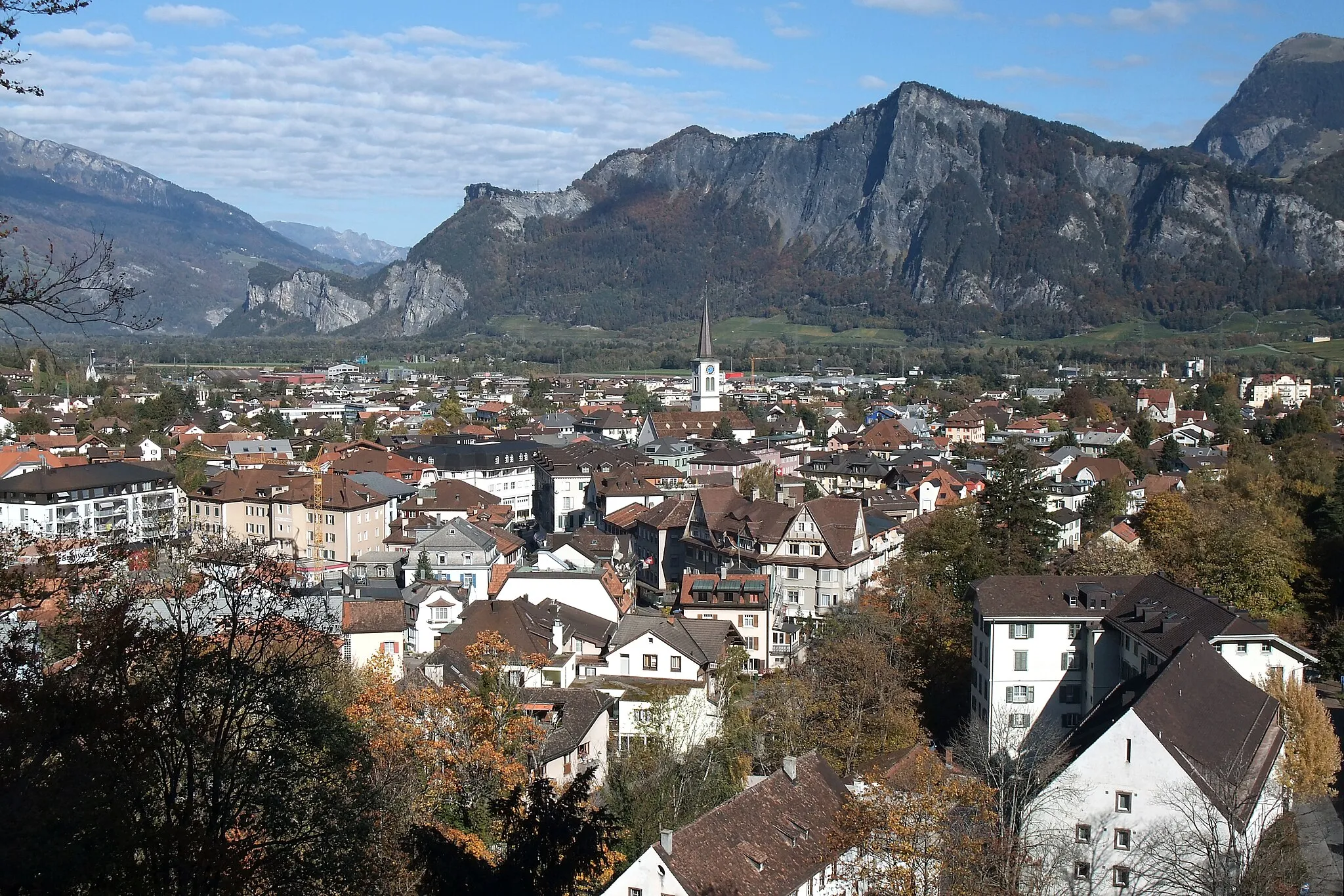 Photo showing: This picture was taken slightly below the fortress Tamina on the way down. Switzerland, Oct 24, 2011.