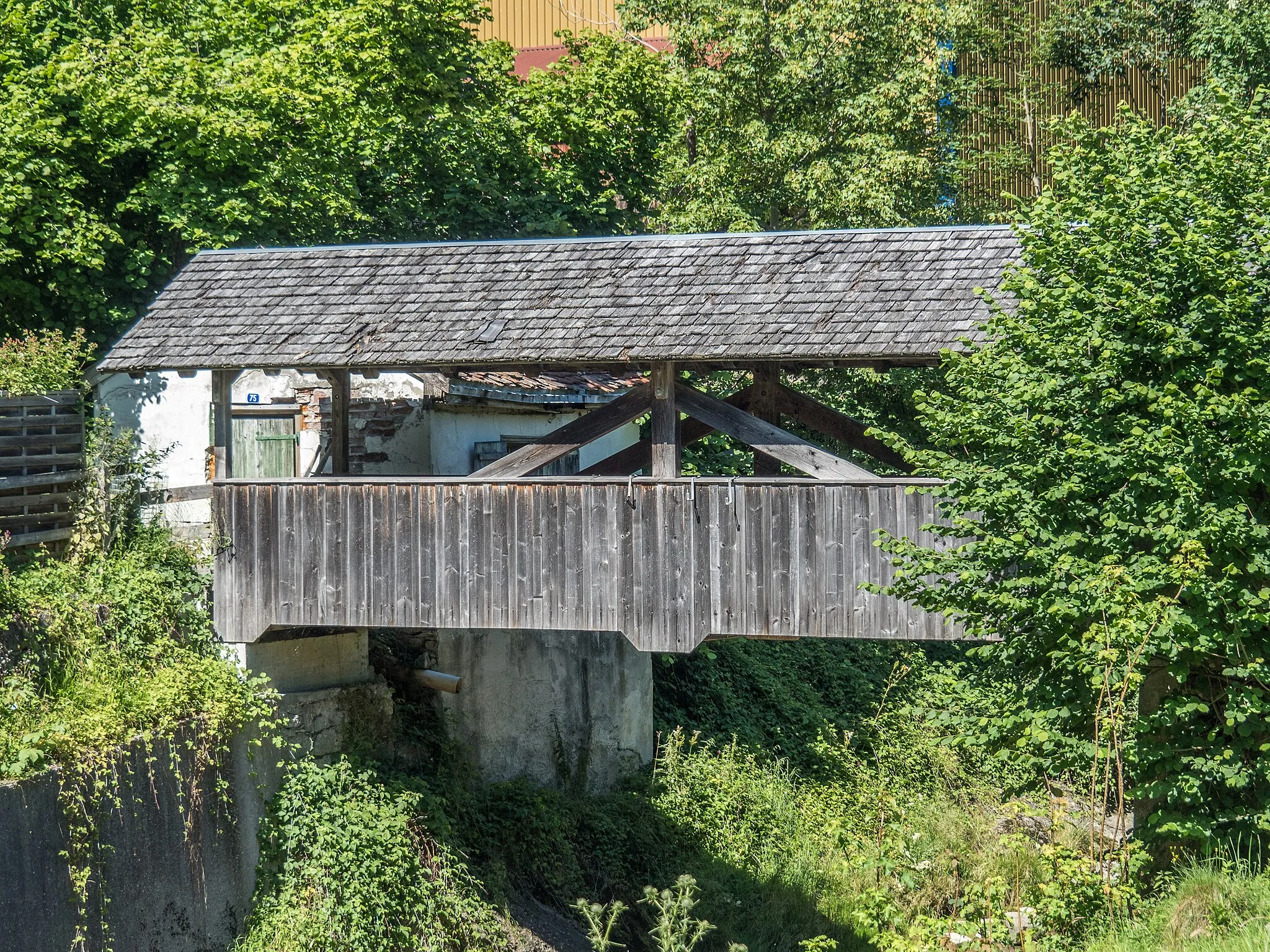 Photo showing: Covered Wooden Pedestrian Bridge over the Rotbach, Bühler, Canton of Appenzell Ausserrhoden, Switzerland