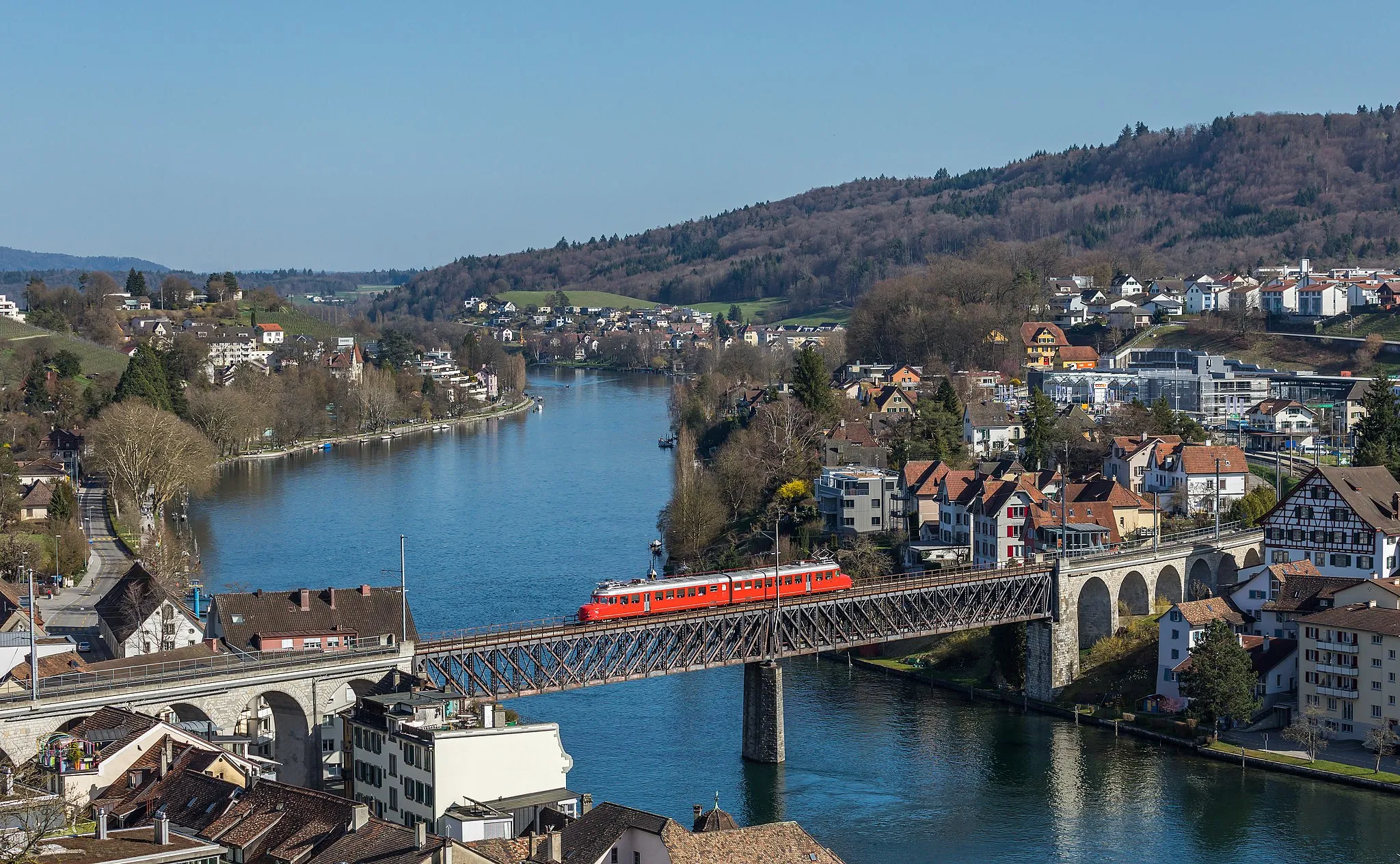 Photo showing: SBB's "Red Arrow" RAe 4/8 1021 crosses the Feuerthalen viaduct. Pictured from the Munot, Schaffhausen, Switzerland.