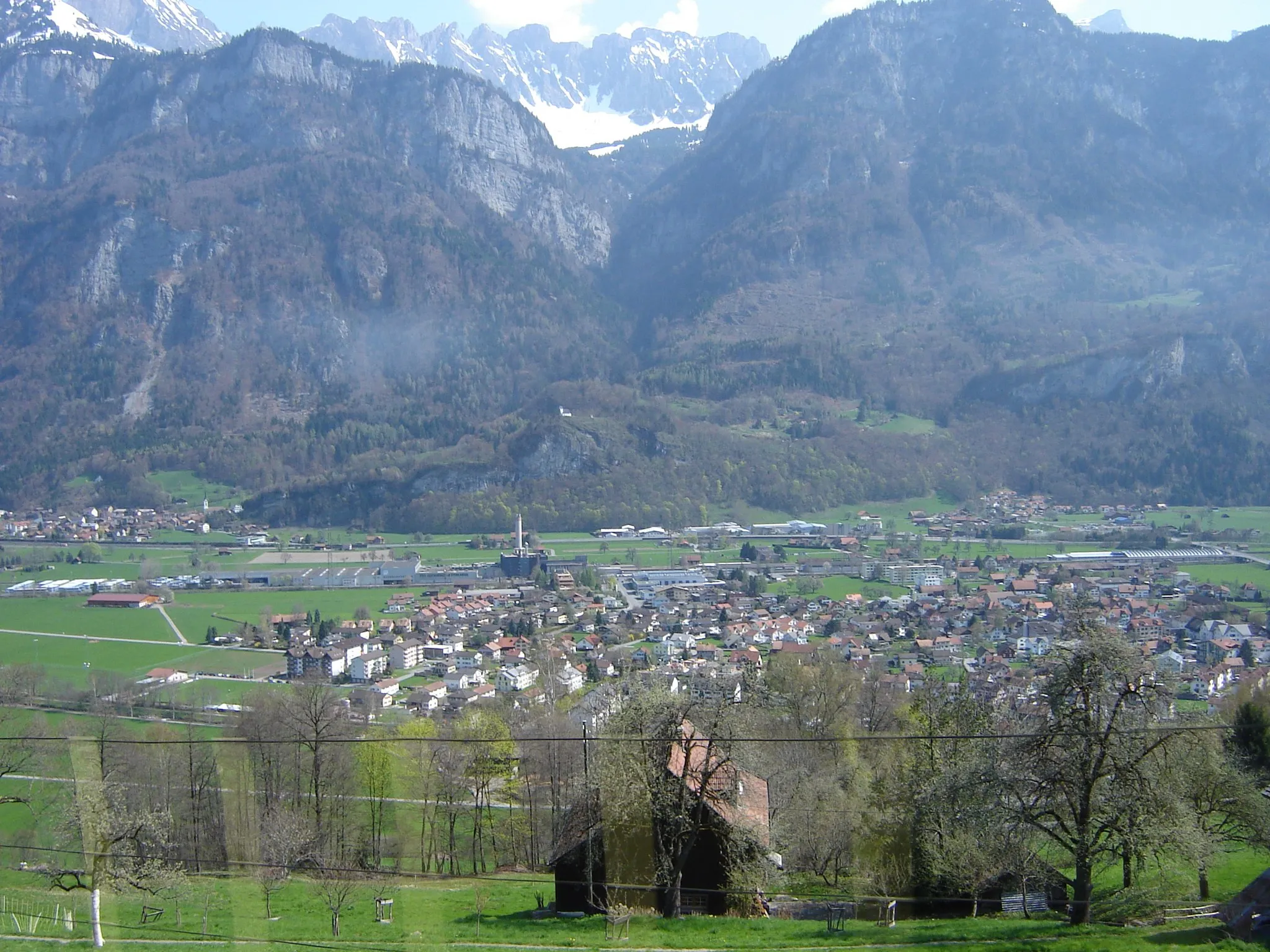Photo showing: The town of Flums in Switzerland, in the Canton of St. Gallen.